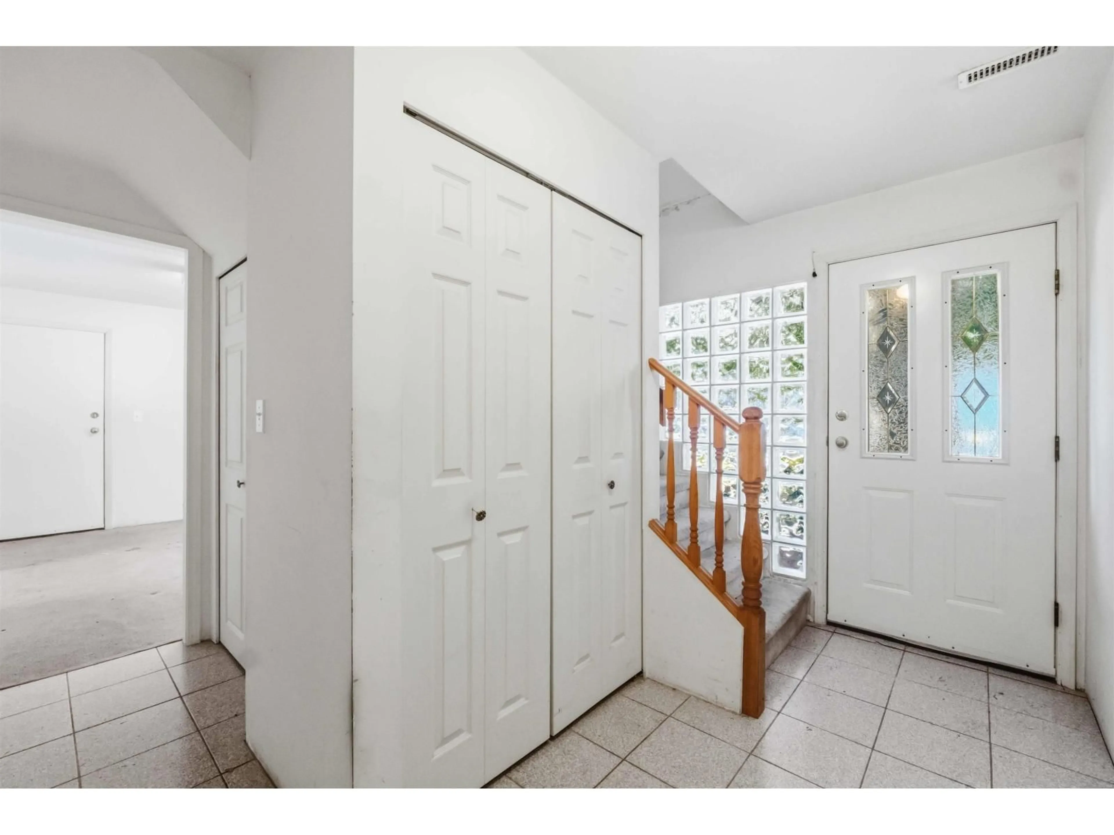Indoor entryway for 19741 47 AVENUE, Langley British Columbia V3A6C3