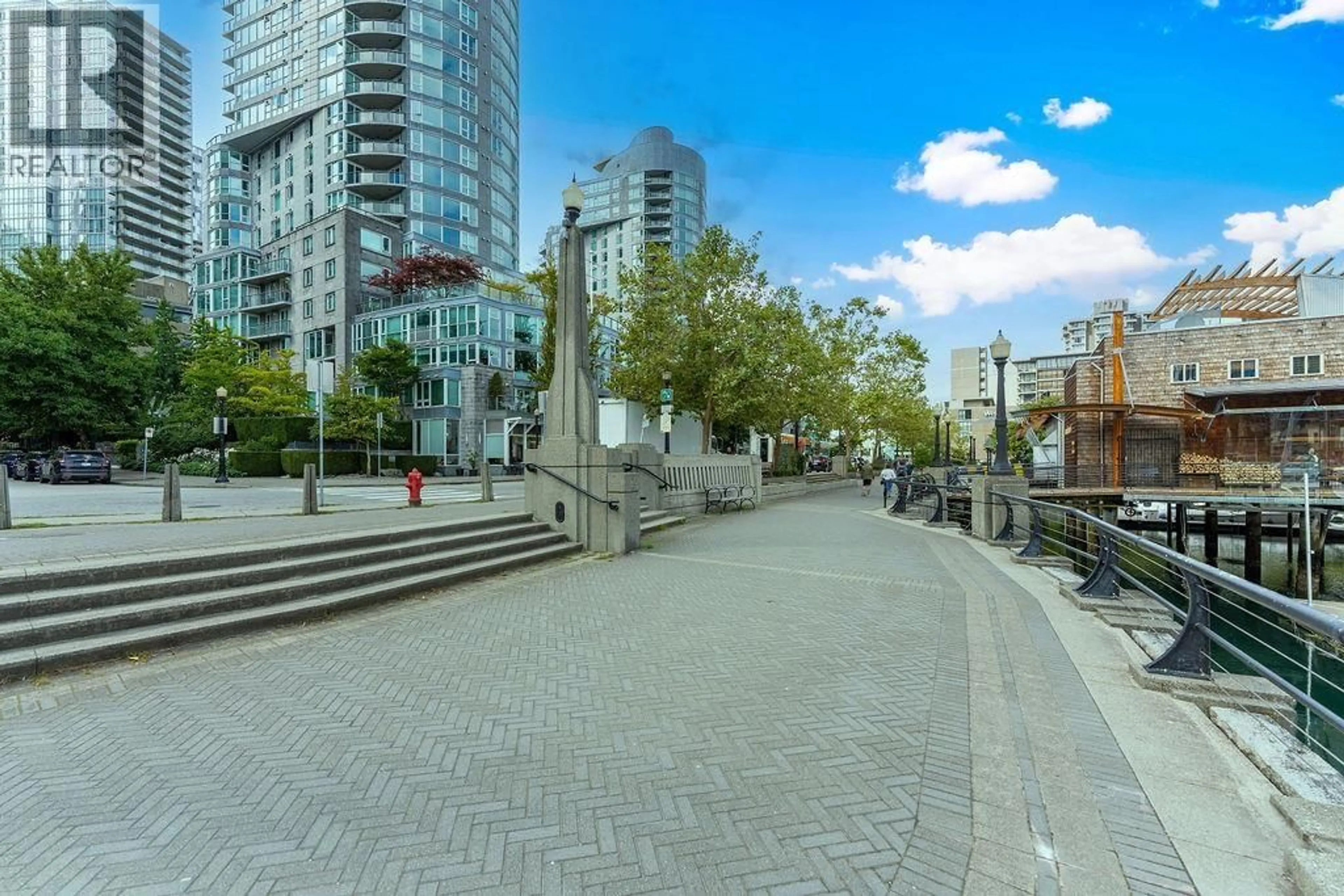 Patio, street for 1506 - 1238 MELVILLE STREET, Vancouver British Columbia V6E4N2