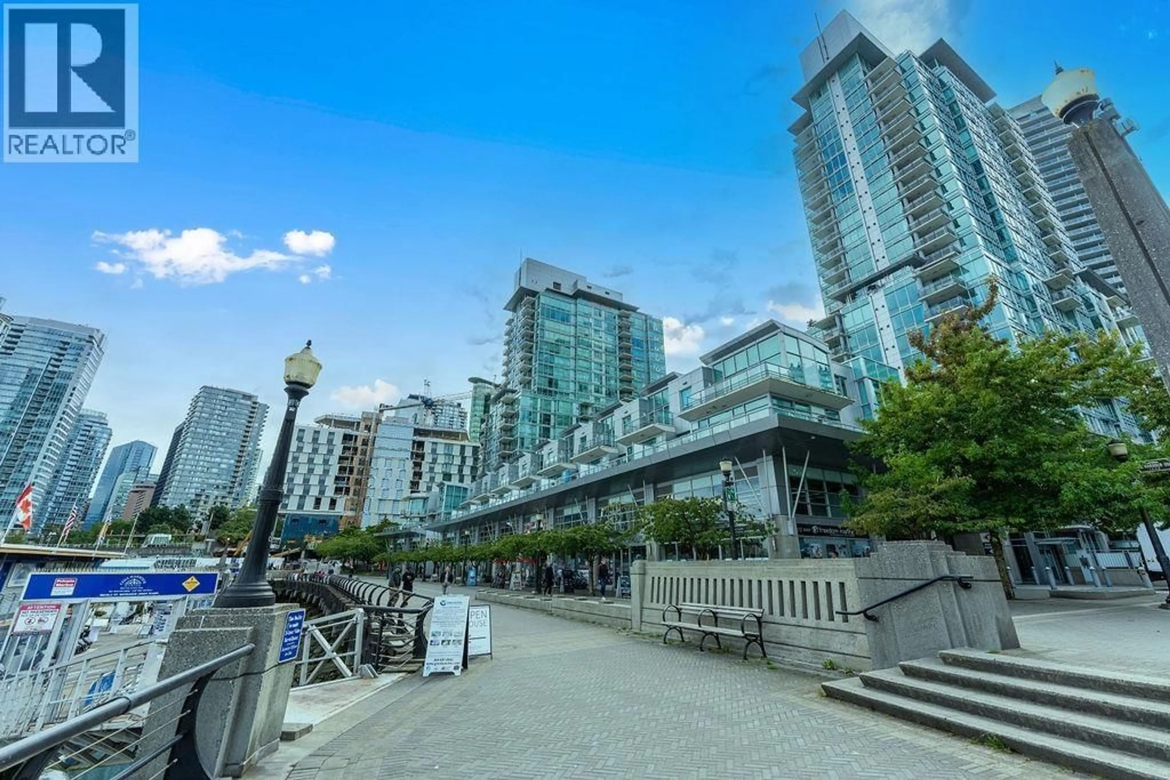 Patio, street for 1506 - 1238 MELVILLE STREET, Vancouver British Columbia V6E4N2