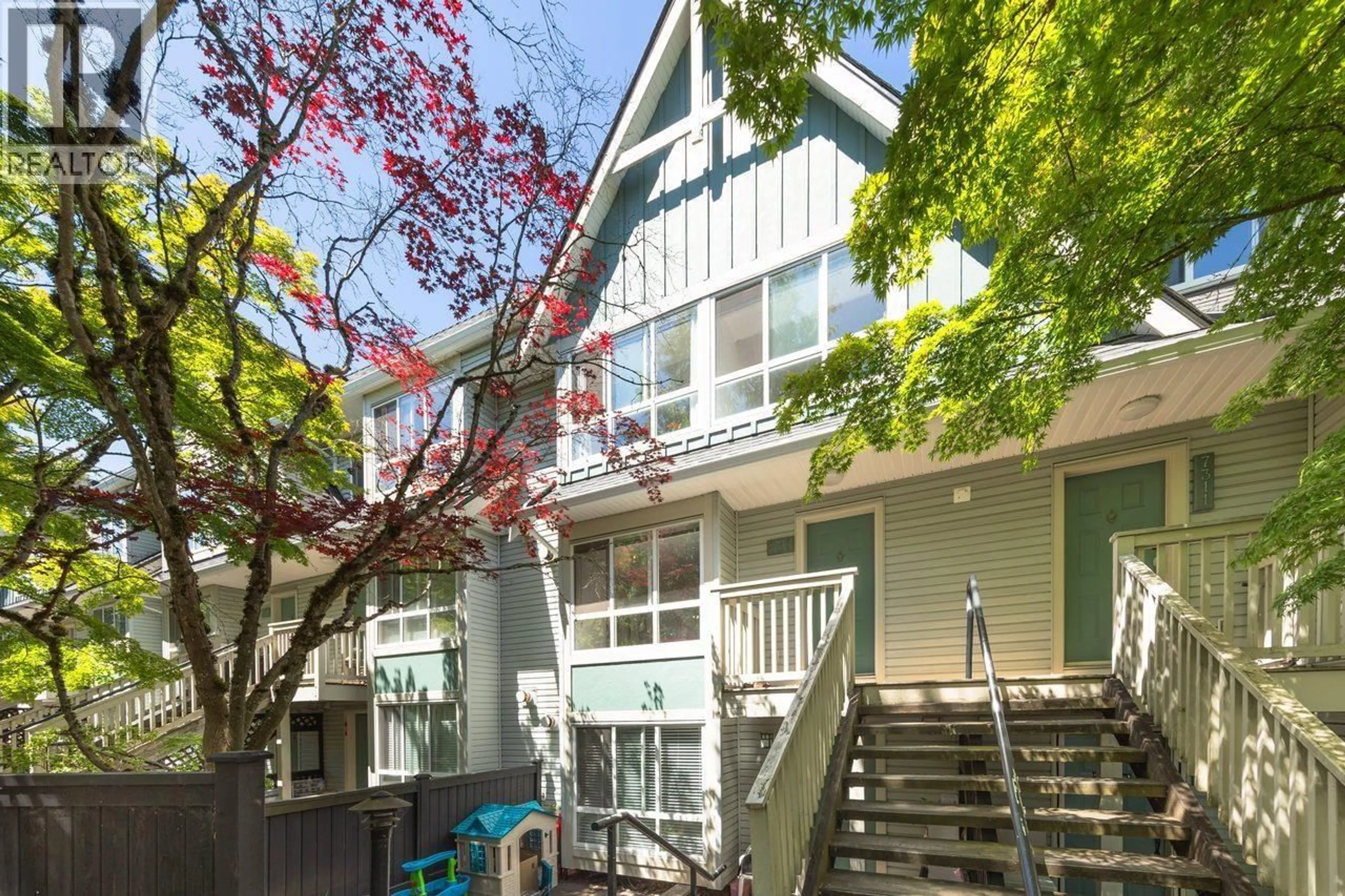 Patio, street for 7317 MAGNOLIA TERRACE, Burnaby British Columbia V5E4M3
