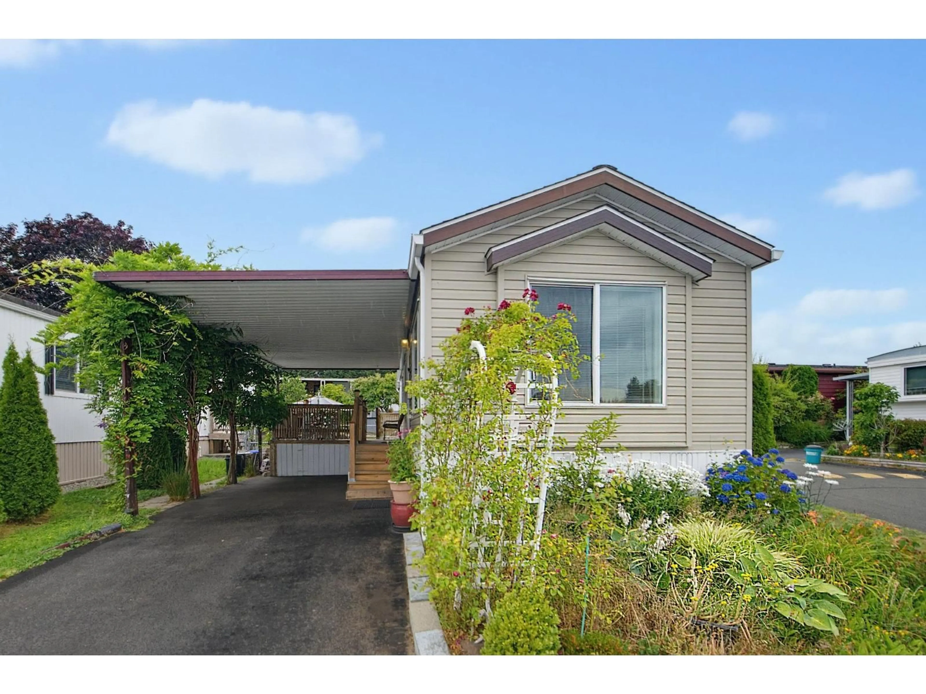 Home with vinyl exterior material, street for 38 - 15875 20 AVENUE, Surrey British Columbia V4A2B1