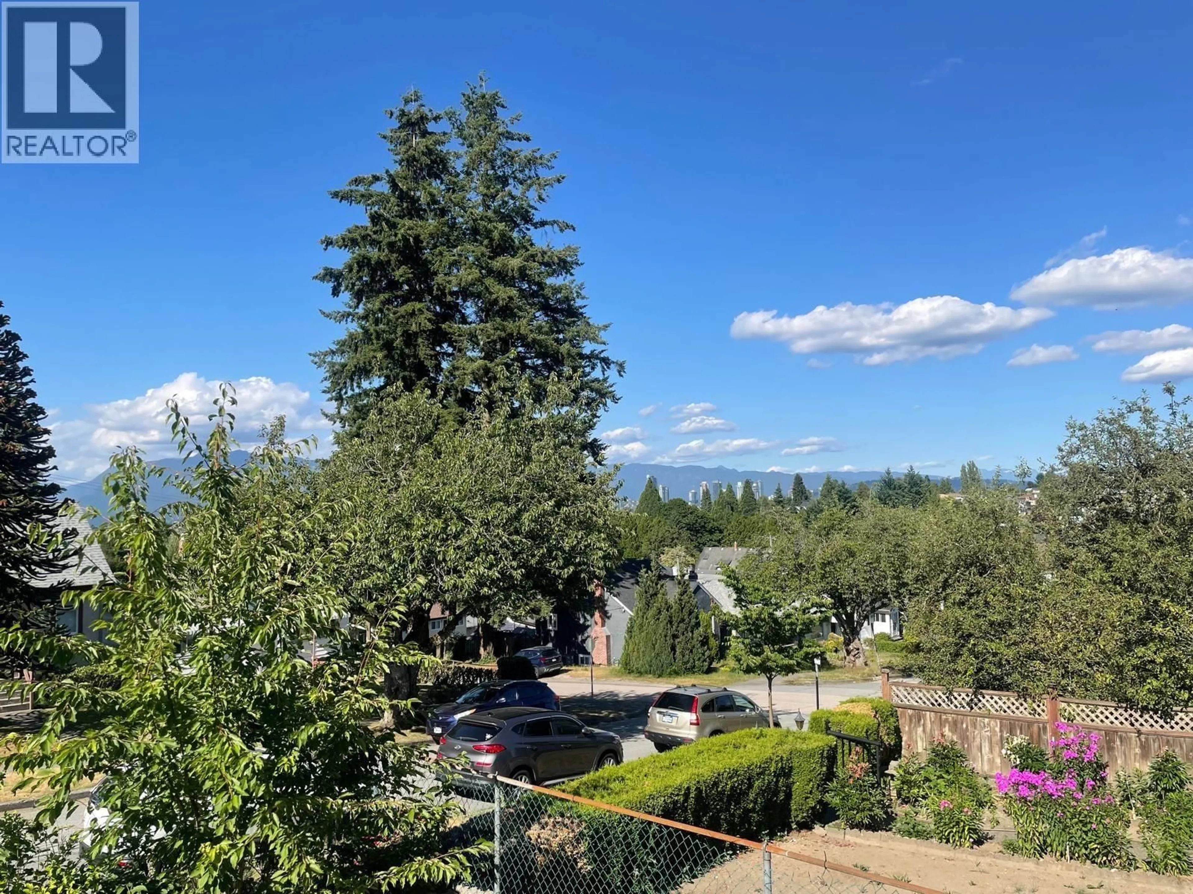 A pic from outside/outdoor area/front of a property/back of a property/a pic from drone, unknown for 2478 28TH AVENUE, Vancouver British Columbia V5R1R4