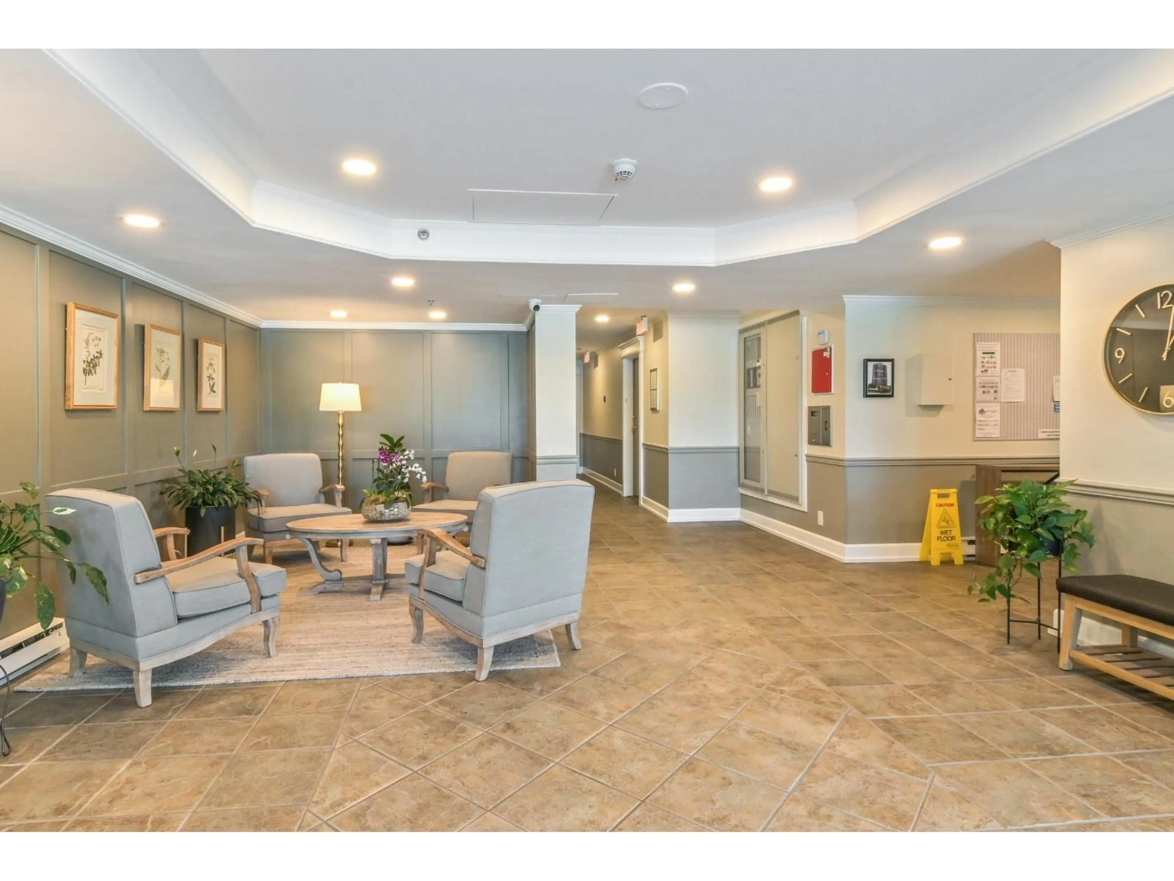 Indoor foyer for 304 - 3150 GLADWIN ROAD, Abbotsford British Columbia V2T5S9