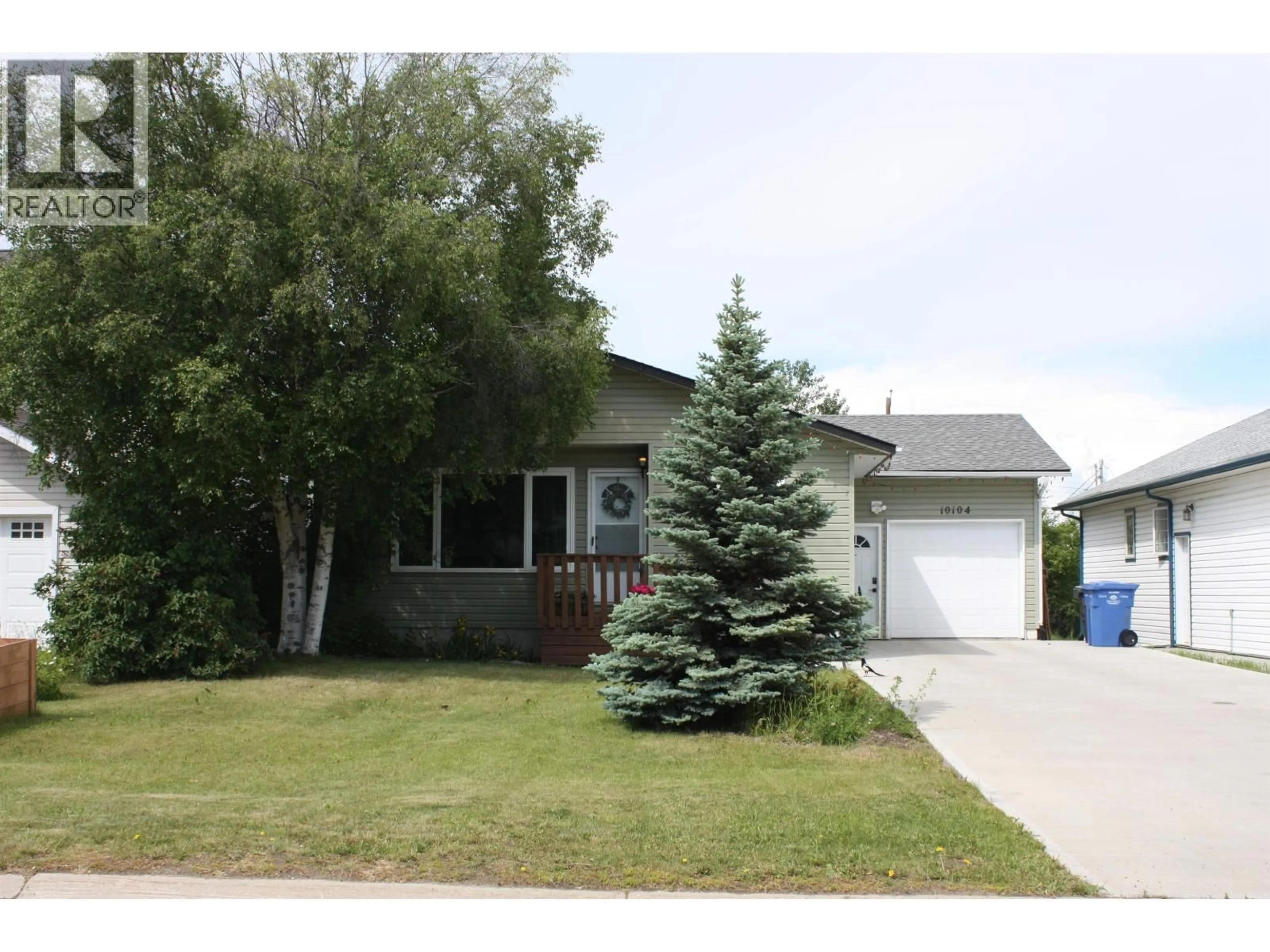 Home with vinyl exterior material, street for 10104 112 AVENUE, Fort St. John British Columbia V1J6G6