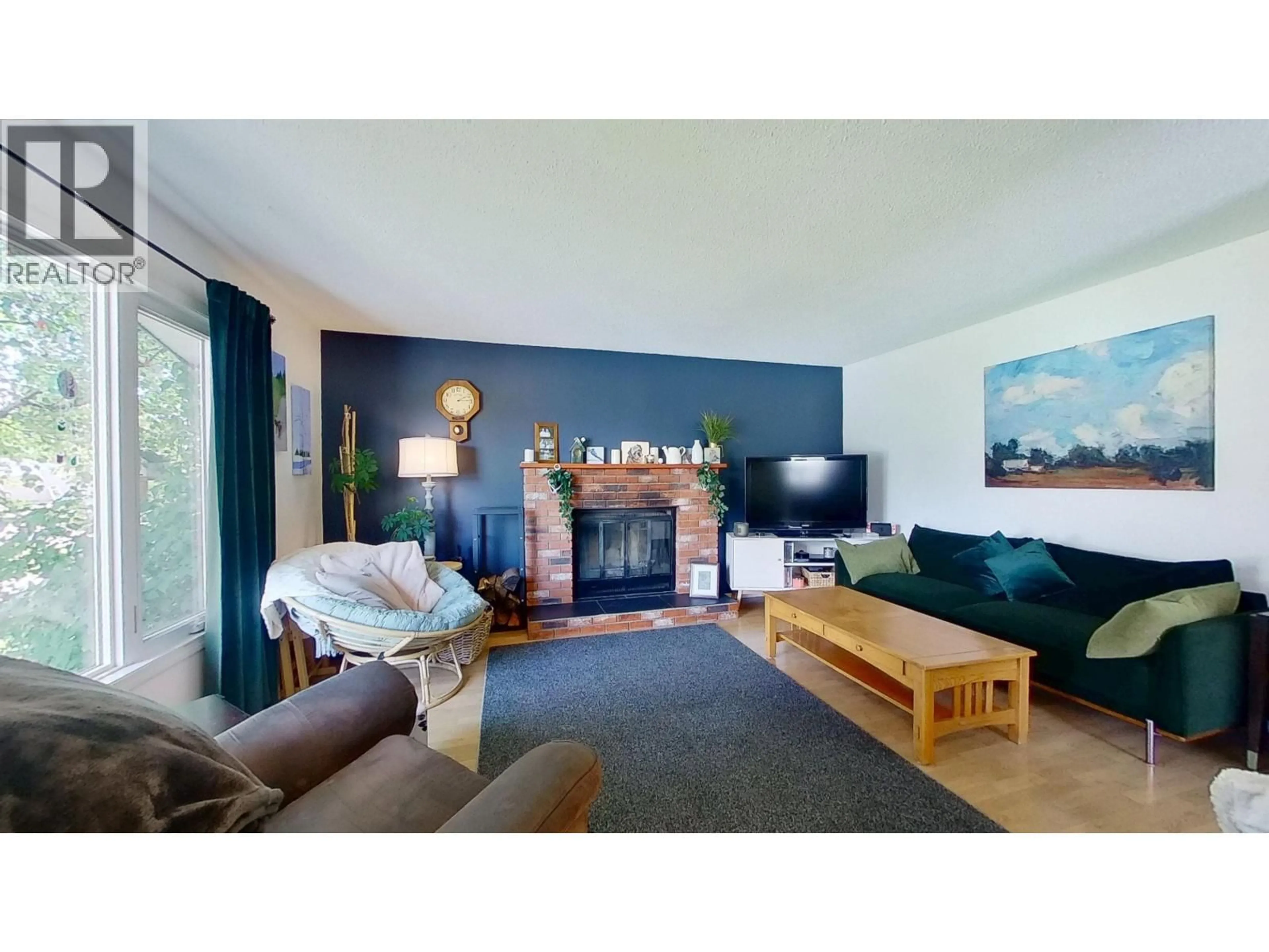 Living room with furniture, wood/laminate floor for 10104 112 AVENUE, Fort St. John British Columbia V1J6G6