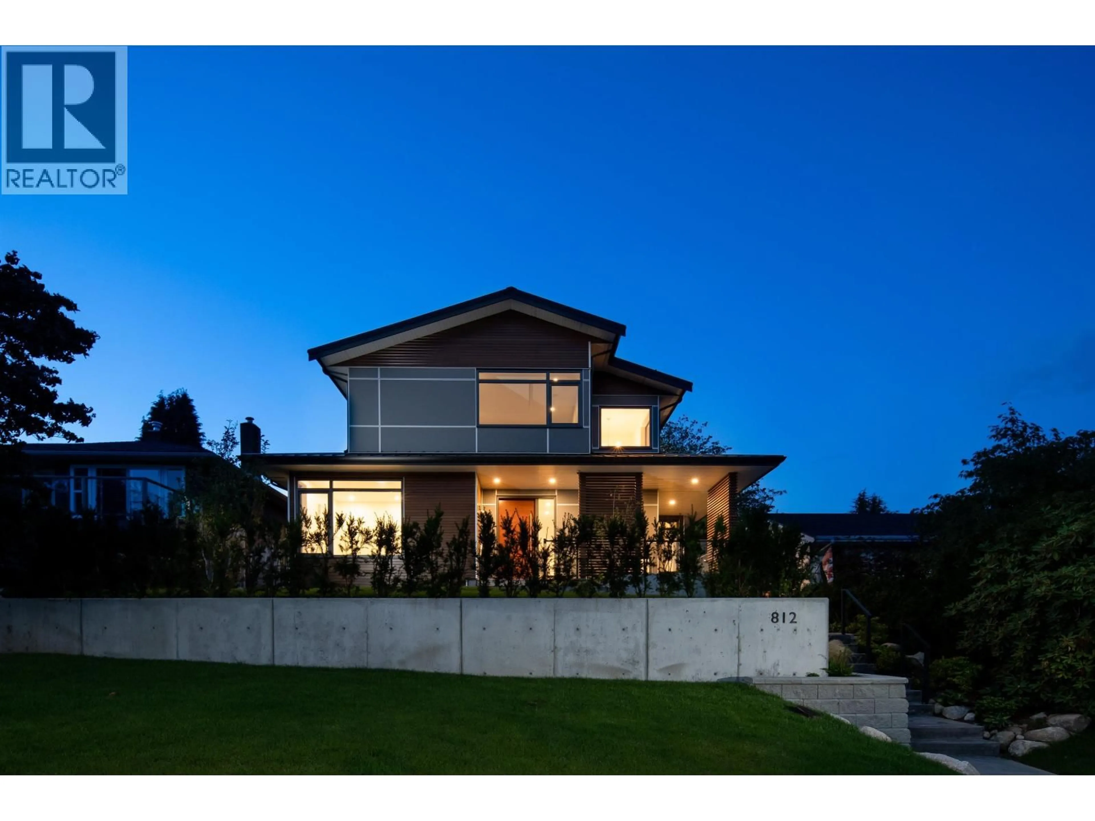 Unknown for 812 6TH STREET, North Vancouver British Columbia V7L1R7