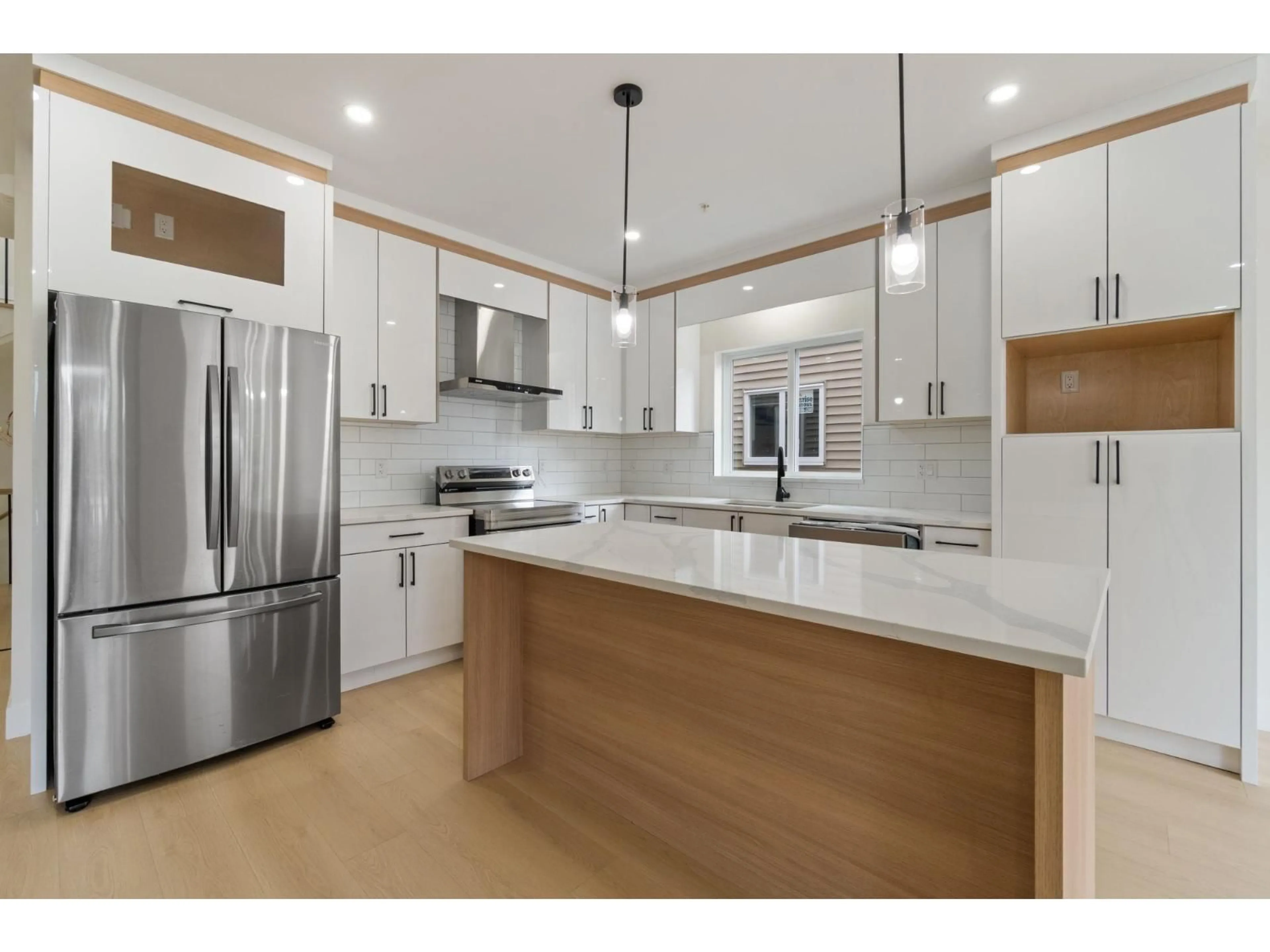 Open concept kitchen, unknown for 32514 HIGGINBOTTOM COURT, Mission British Columbia V2V2T7
