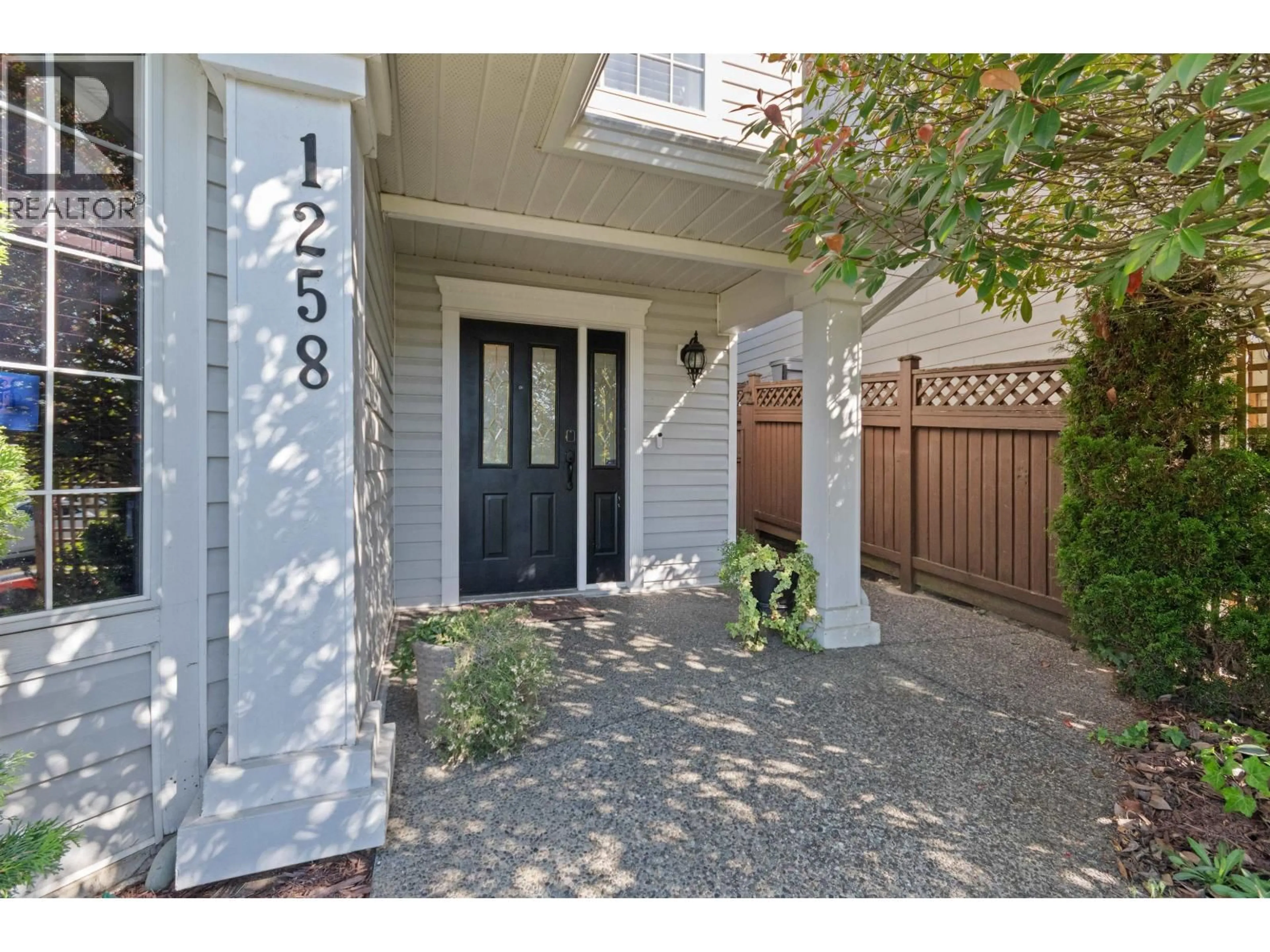 Indoor entryway for 1258 BENNECK WAY, Port Coquitlam British Columbia V3C5Y8