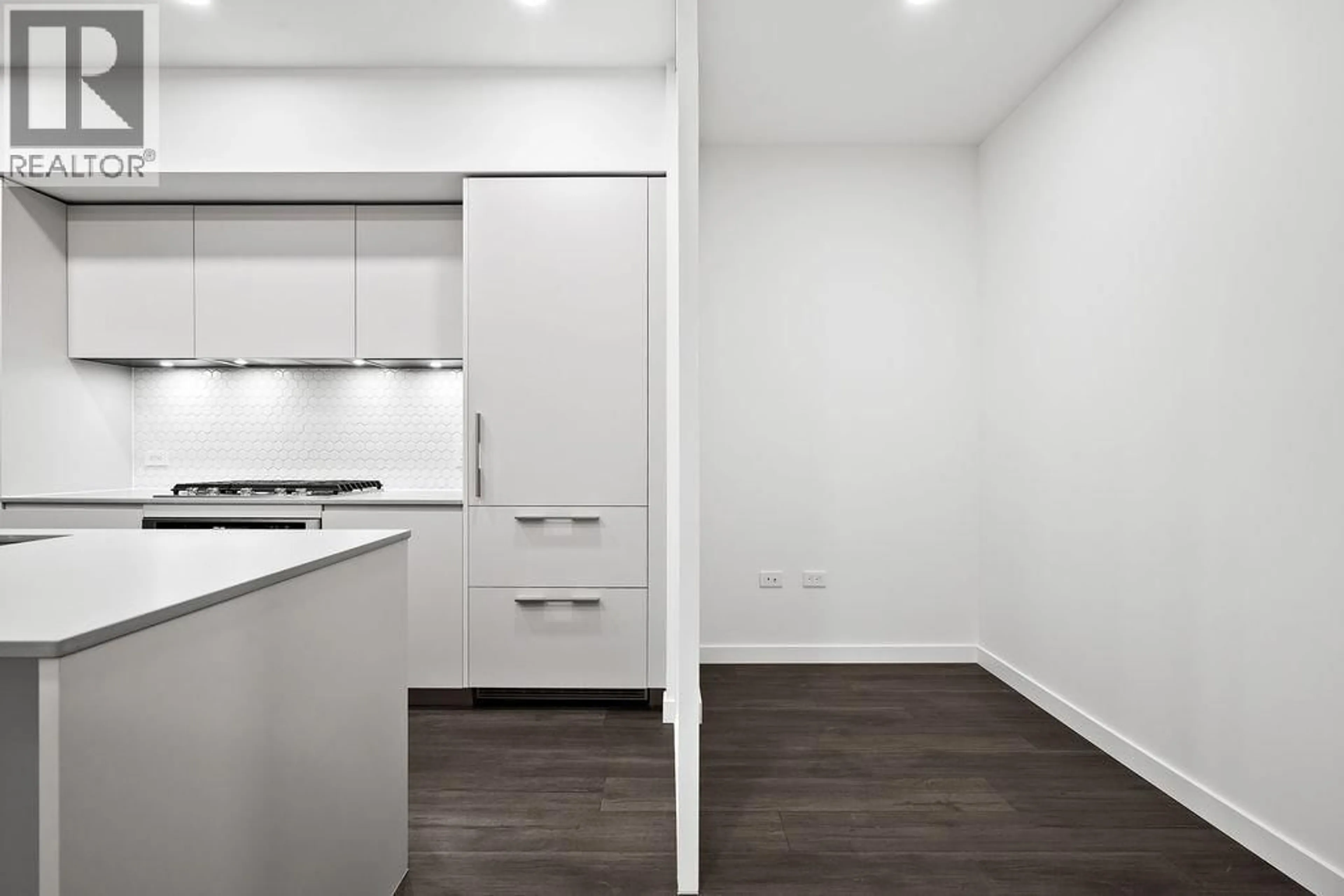 Standard kitchen, wood/laminate floor for 216 - 1500 SCOTT CRESCENT, Squamish British Columbia V8B1G5