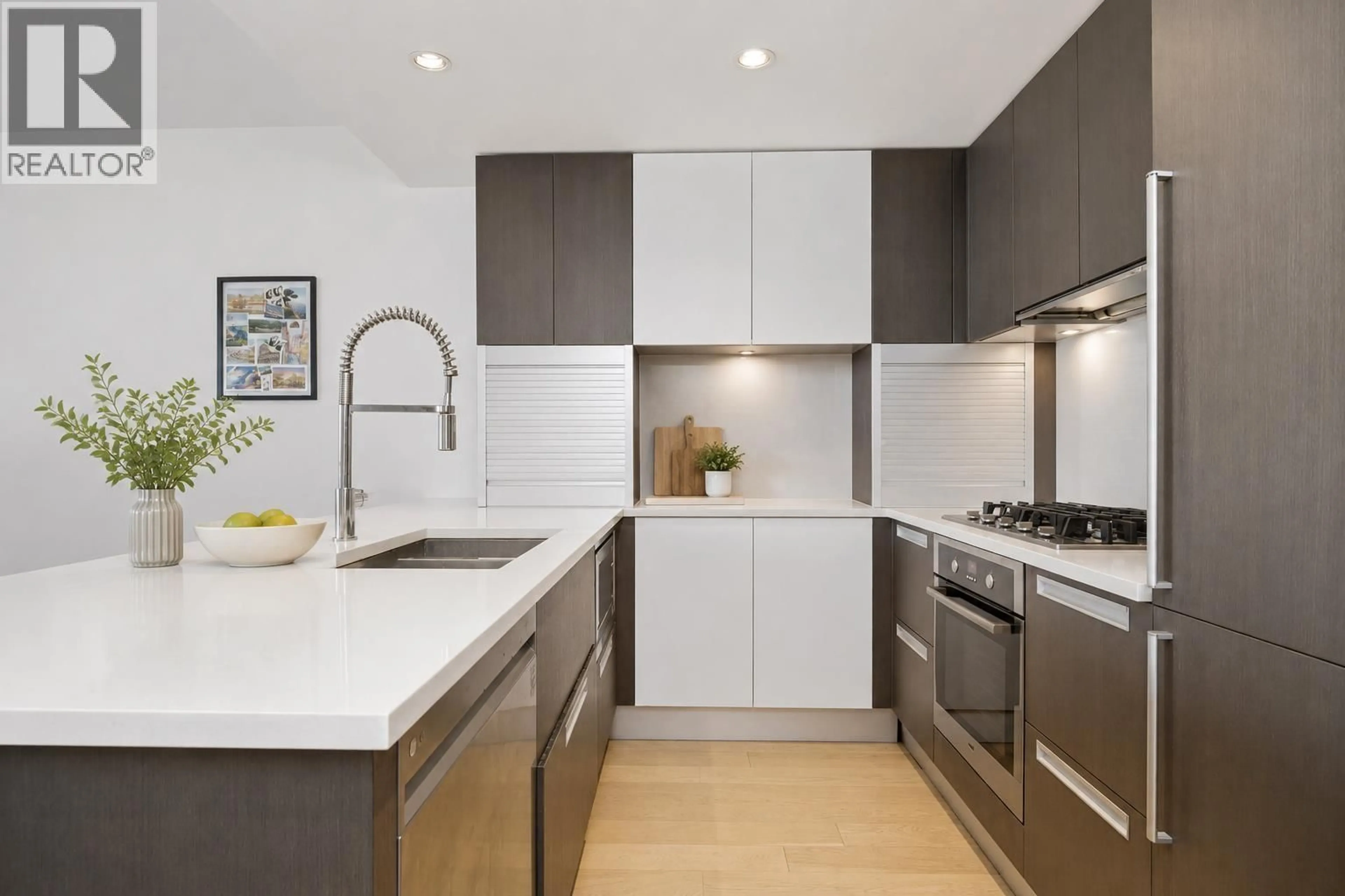 Contemporary kitchen, unknown for 705 - 288 1ST AVENUE, Vancouver British Columbia V6C3L2