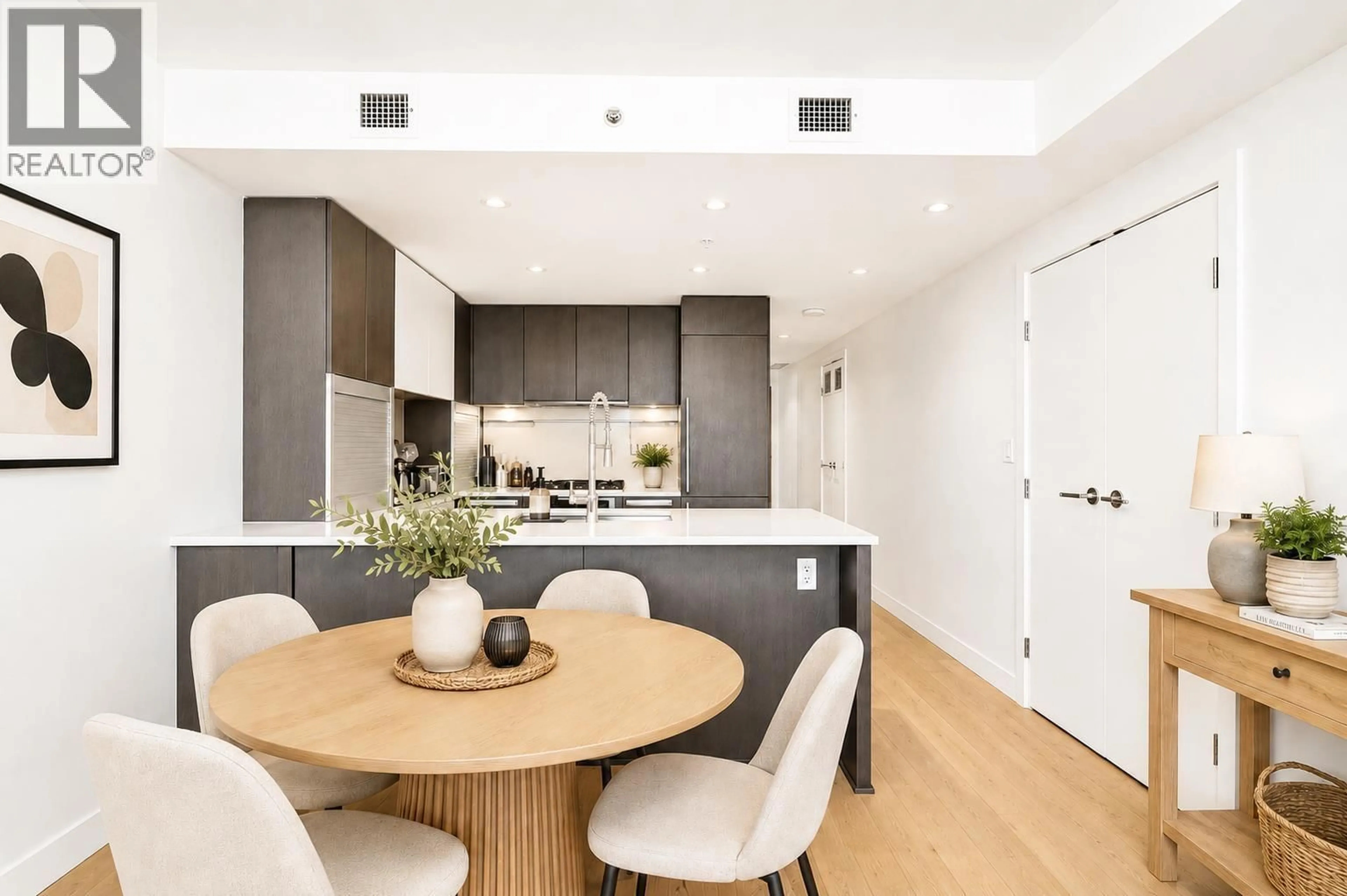 Contemporary kitchen, unknown for 705 - 288 1ST AVENUE, Vancouver British Columbia V6C3L2