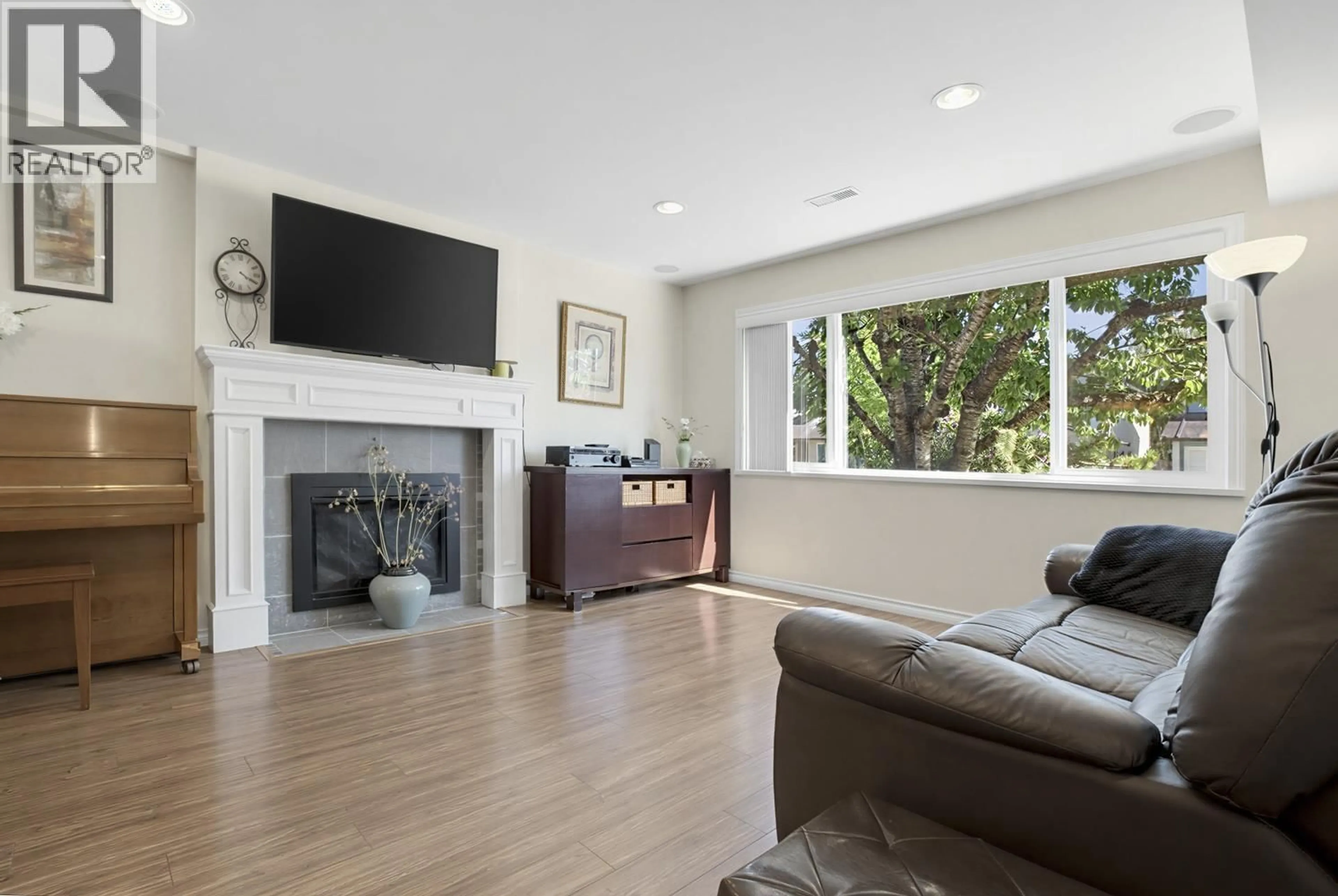 Living room with furniture, unknown for 4251 CAMPOBELLO PLACE, Richmond British Columbia V7E5G5