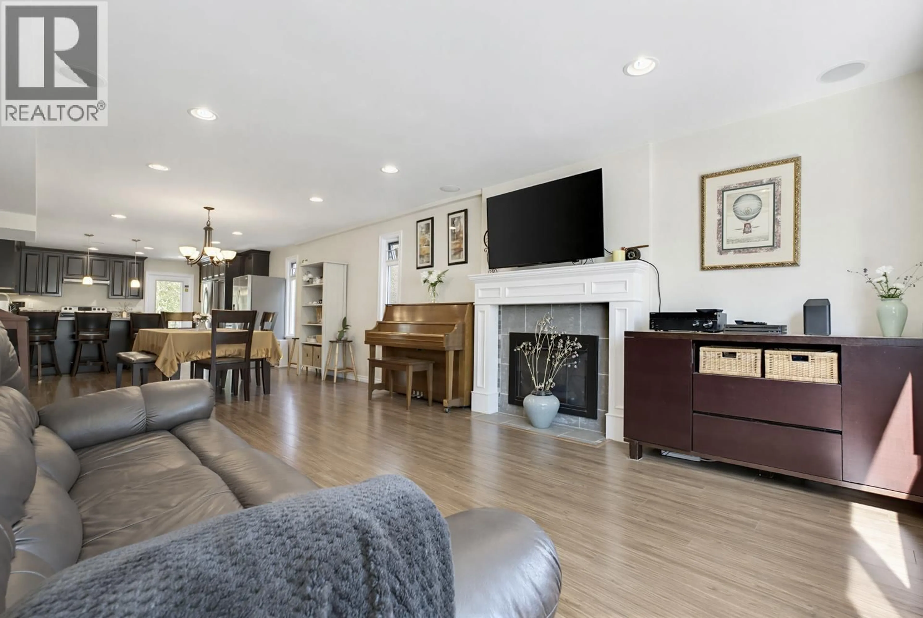 Living room with furniture, wood/laminate floor for 4251 CAMPOBELLO PLACE, Richmond British Columbia V7E5G5