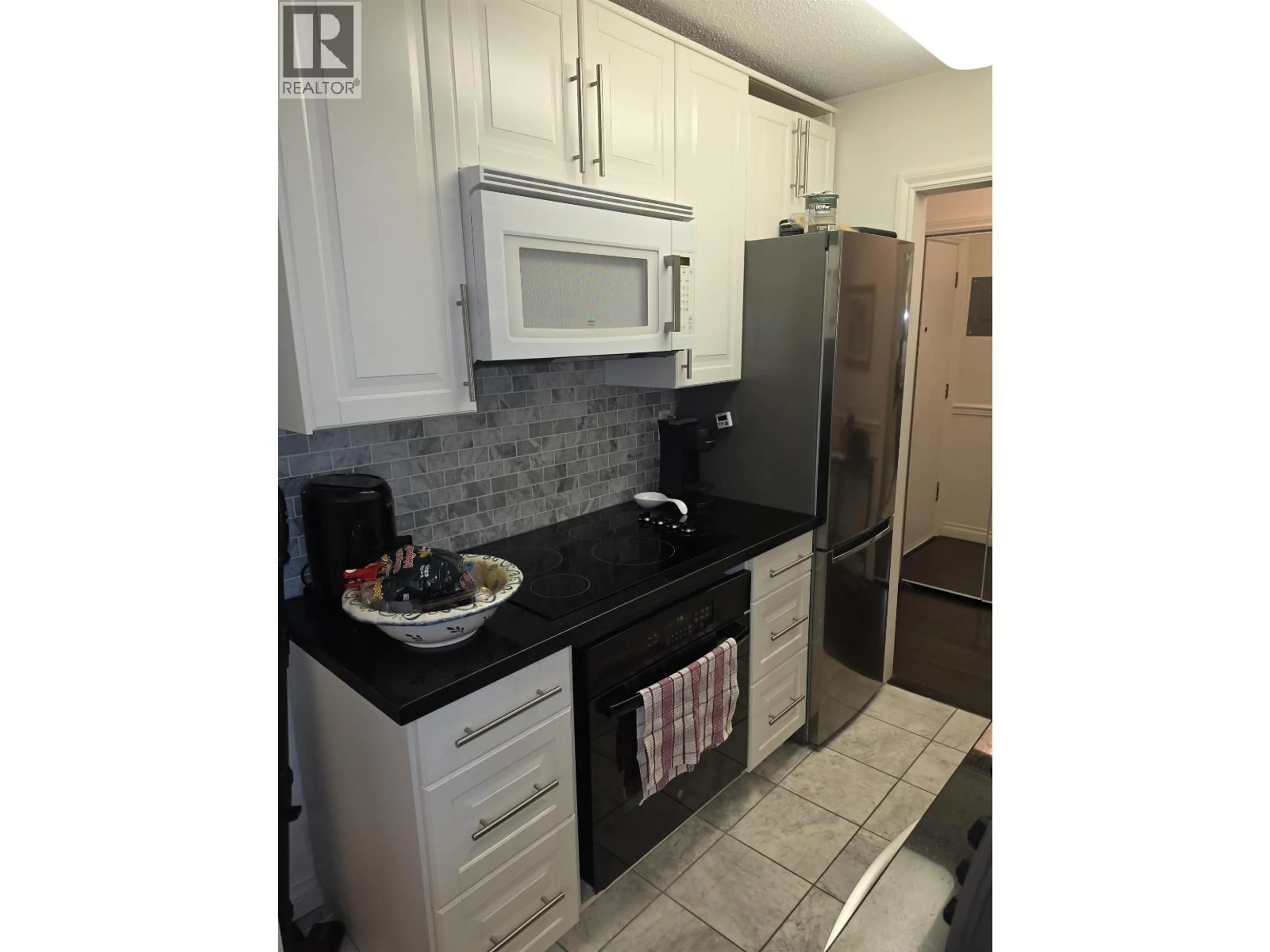 Standard kitchen, unknown for 313 - 145 18 STREET, North Vancouver British Columbia V7M1W5