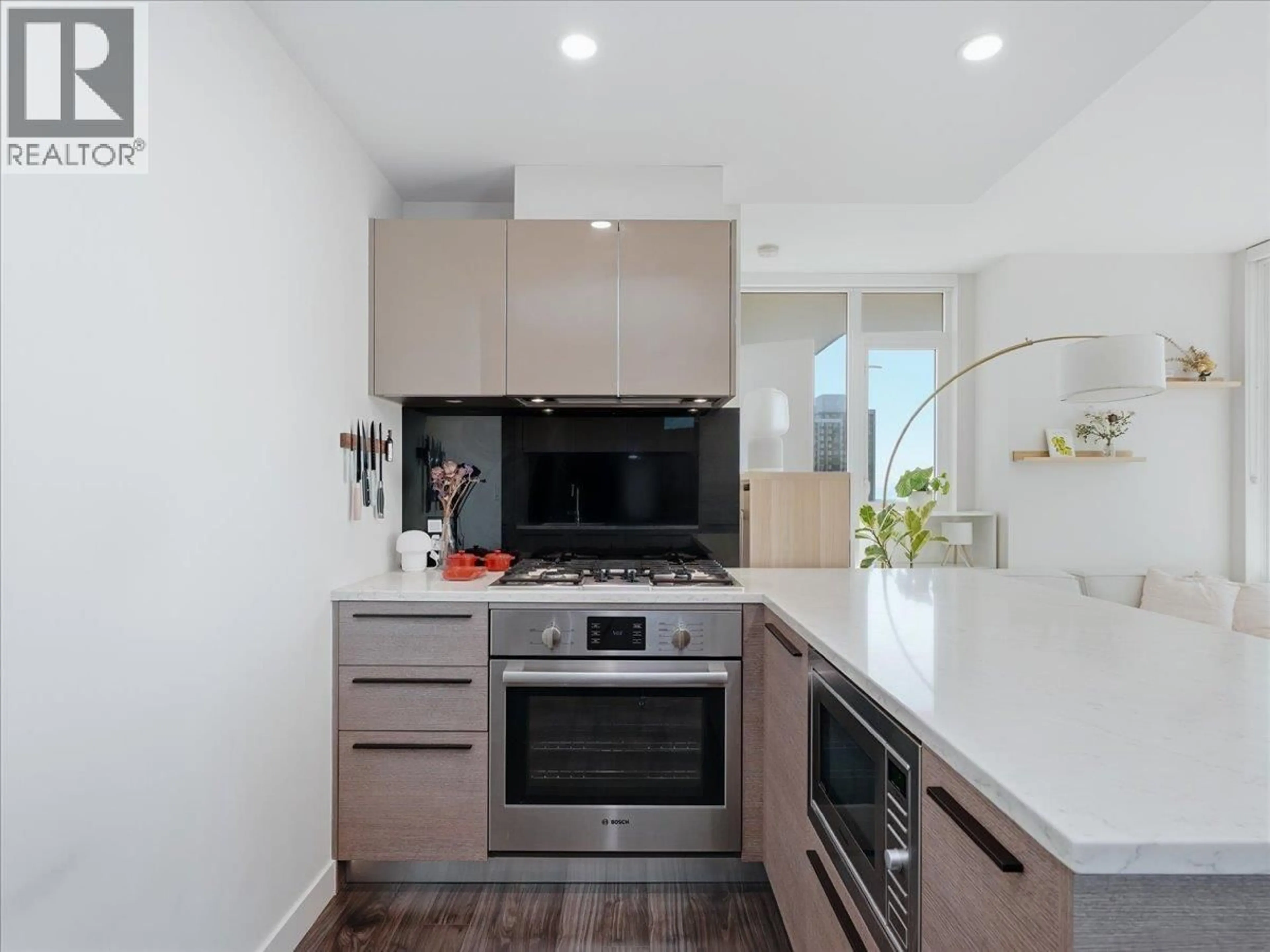 Contemporary kitchen, unknown for 3005 - 6383 MCKAY AVENUE, Burnaby British Columbia V5H0H8