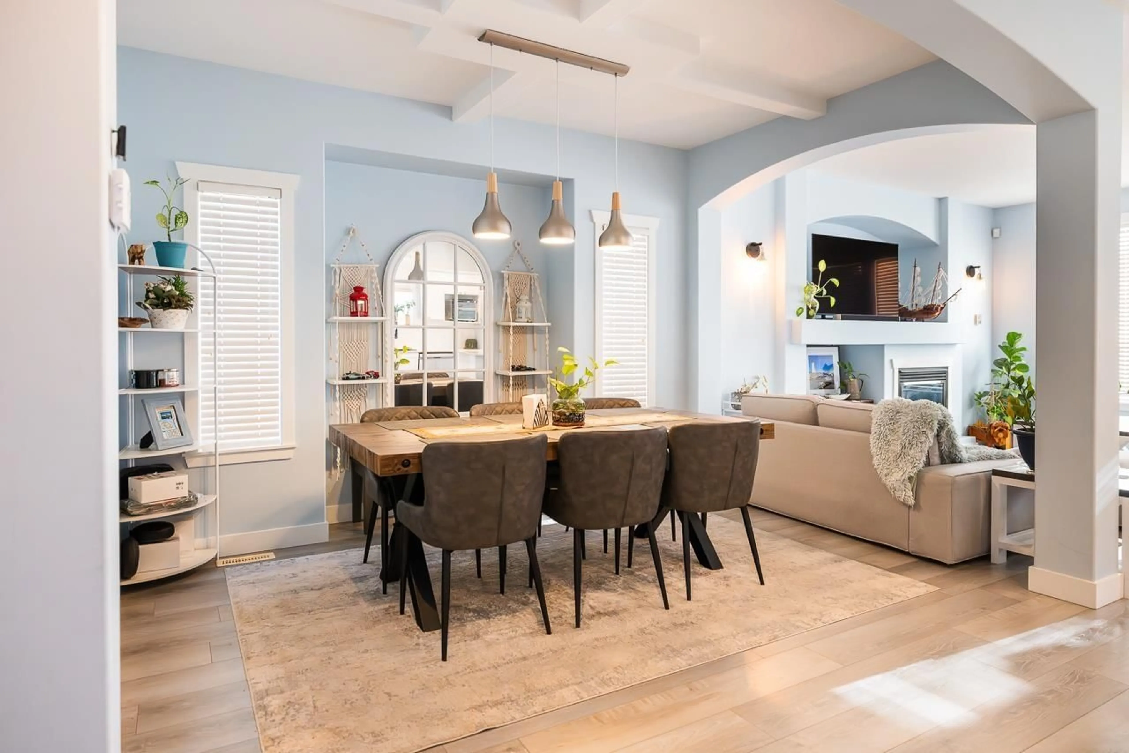 Open concept kitchen, ceramic/tile floor for 18940 72 AVENUE, Surrey British Columbia V4N5M8