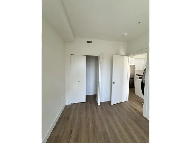 305 - 15739 FRASER HIGHWAY, Surrey 4
