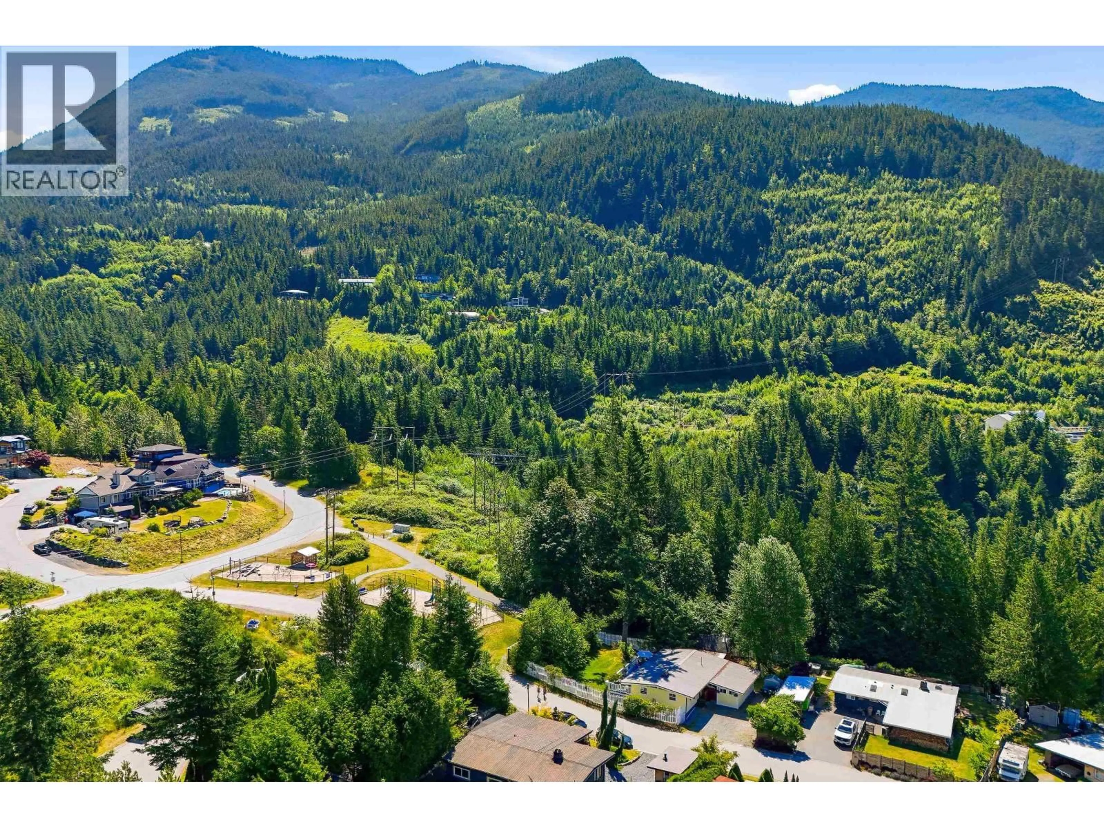 A pic from outside/outdoor area/front of a property/back of a property/a pic from drone, mountain view for 868 UPPER CRESCENT, Britannia Beach British Columbia V8B1J2