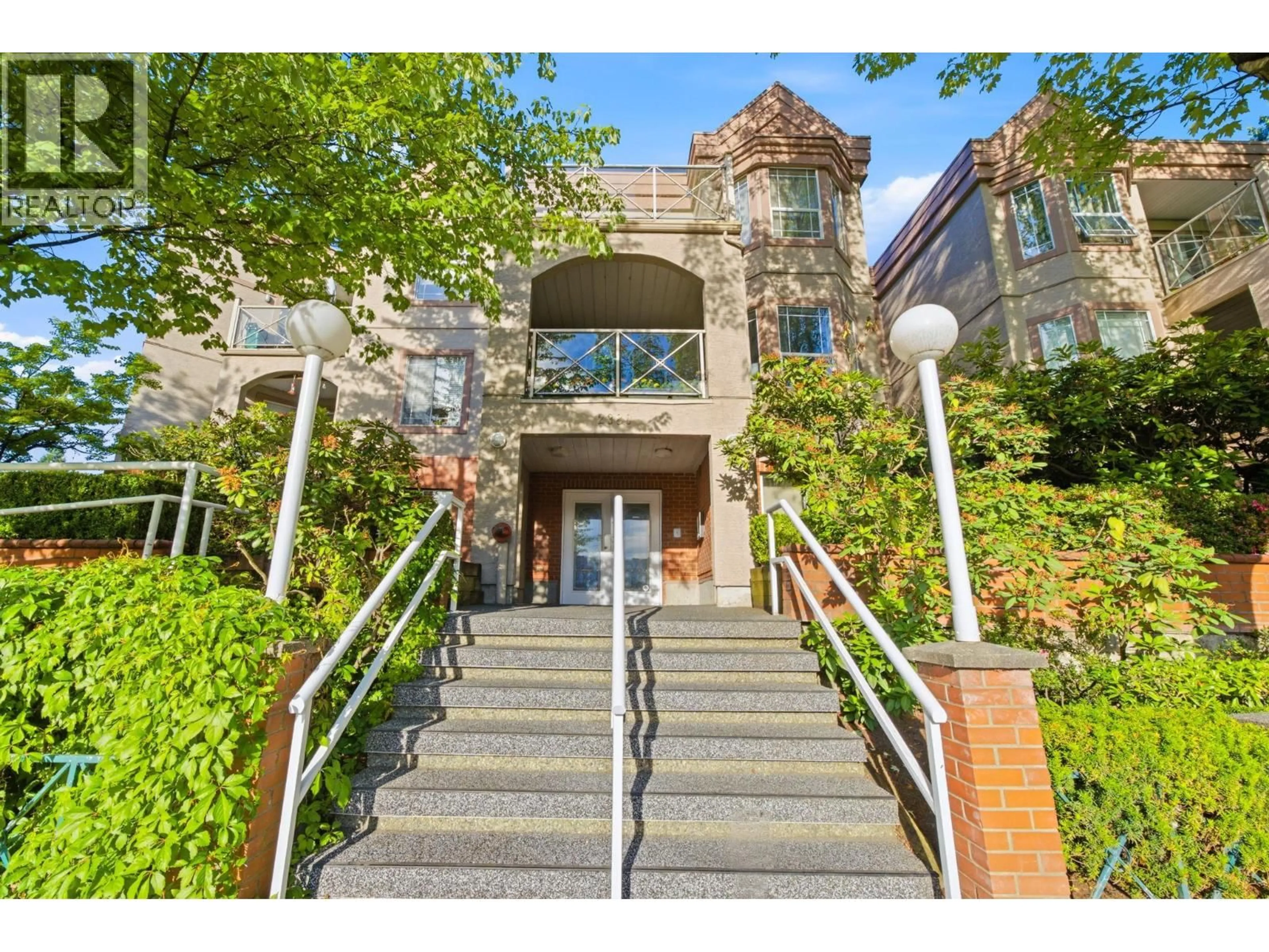 Indoor foyer for 102 - 2380 SHAUGHNESSY STREET, Port Coquitlam British Columbia V3C3E3