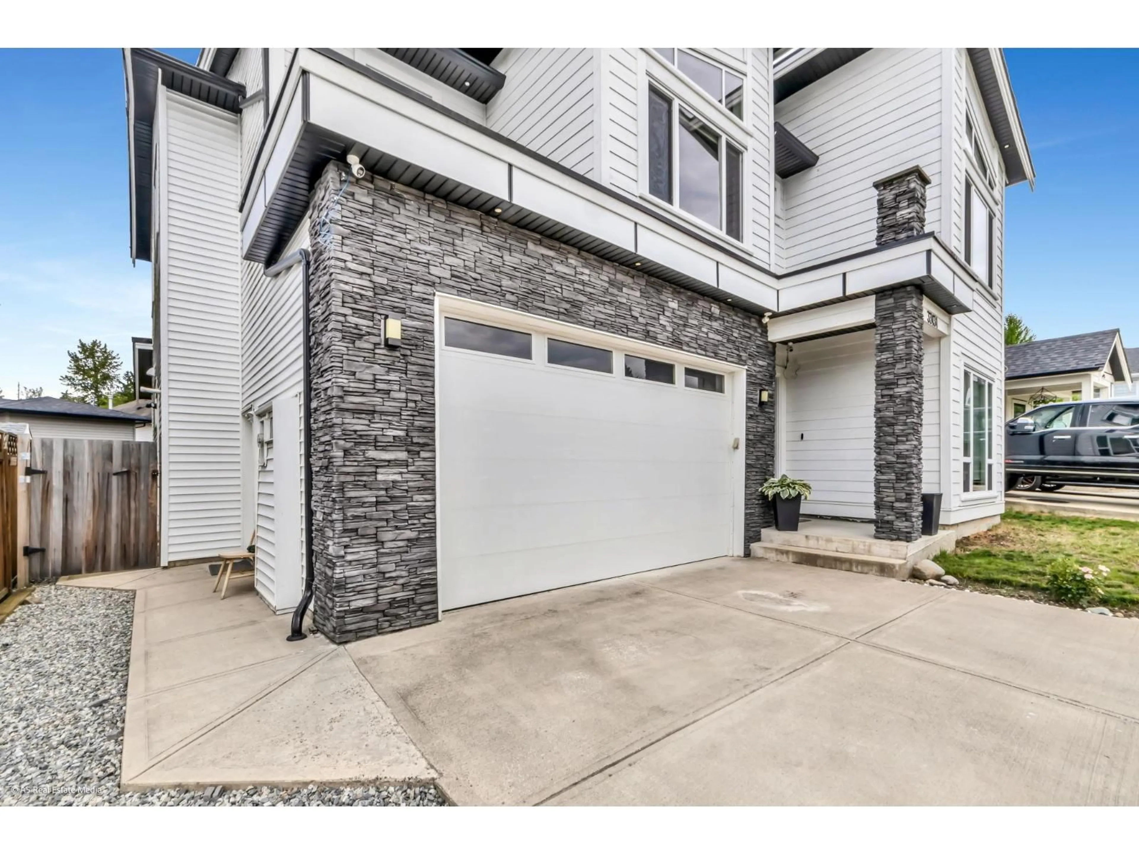 Home with brick exterior material, street for 33131 BENEDICT BOULEVARD, Mission British Columbia V2V0H1