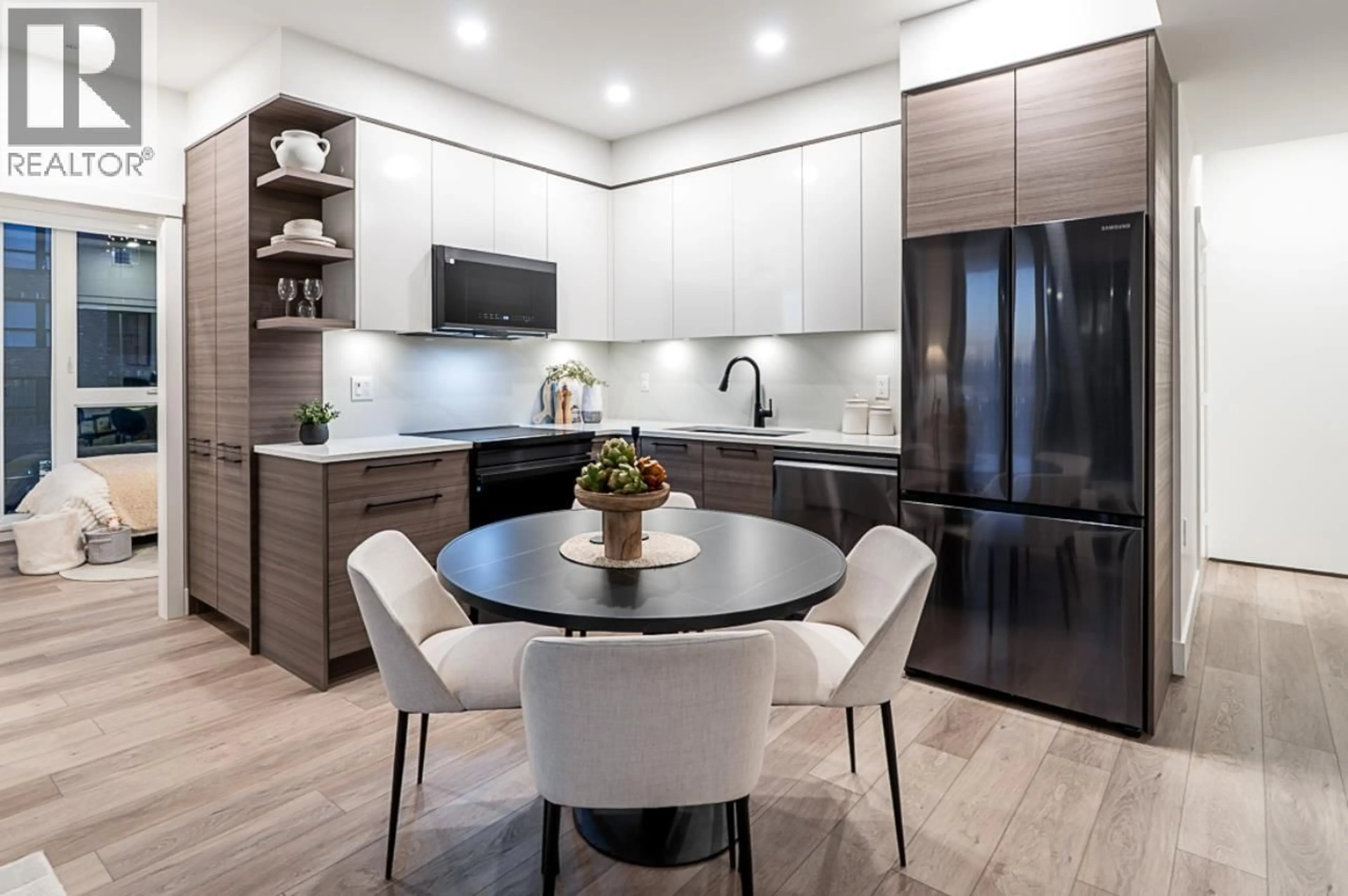 Contemporary kitchen, unknown for 201 - 422 LAKEWOOD DRIVE, Vancouver British Columbia V5L0E8