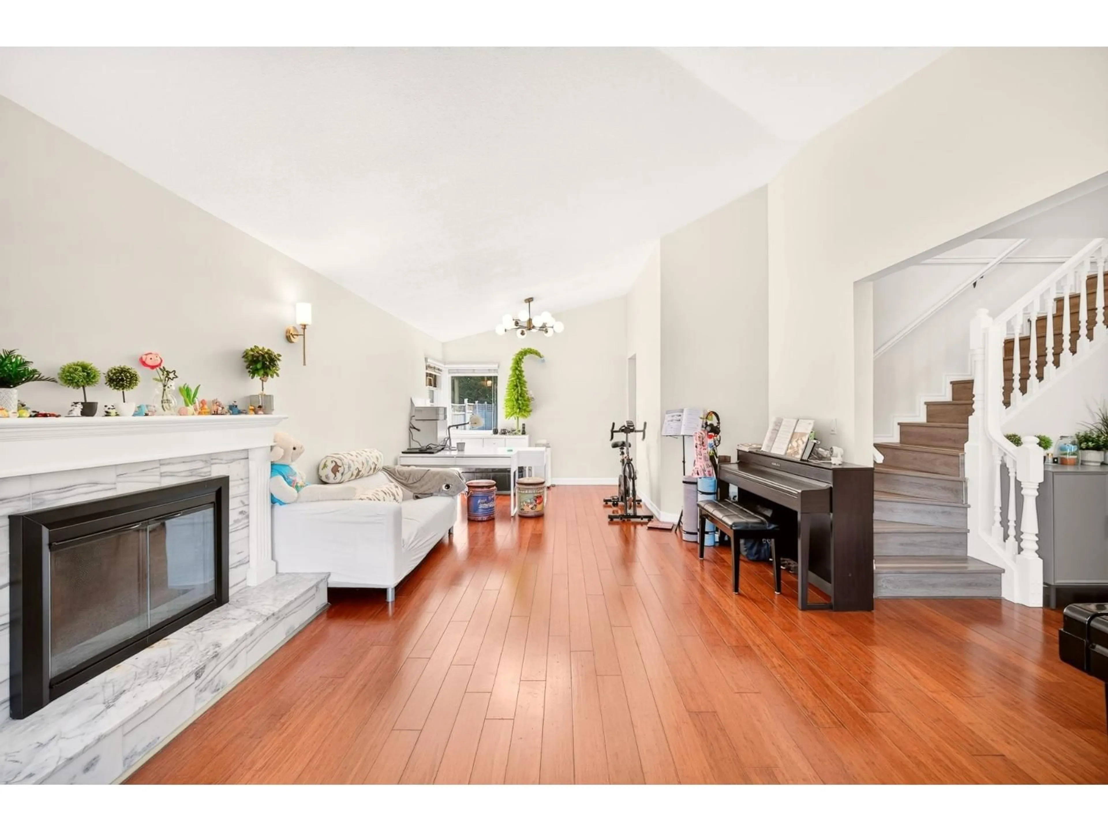 Unknown for 8960 157 STREET, Surrey British Columbia V4N2Y5