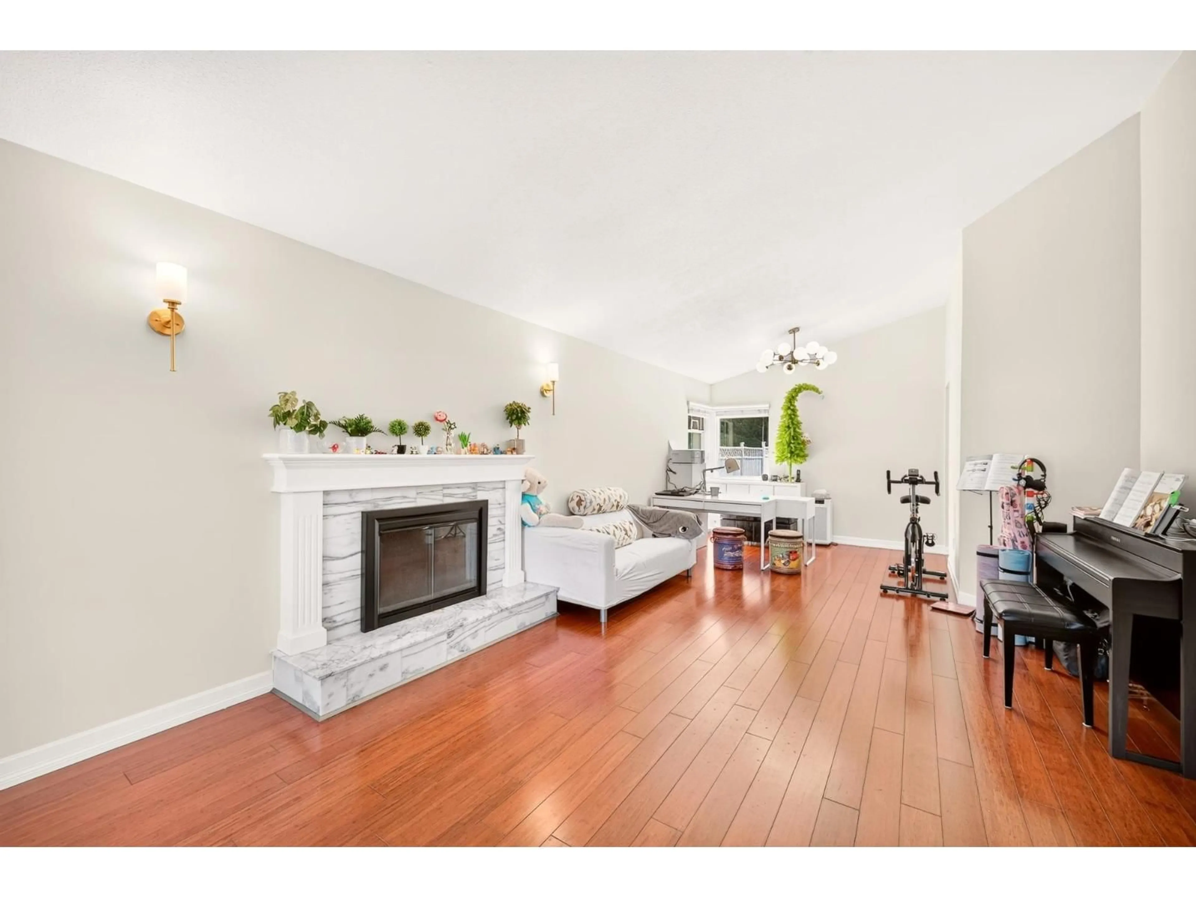 Living room with furniture, unknown for 8960 157 STREET, Surrey British Columbia V4N2Y5