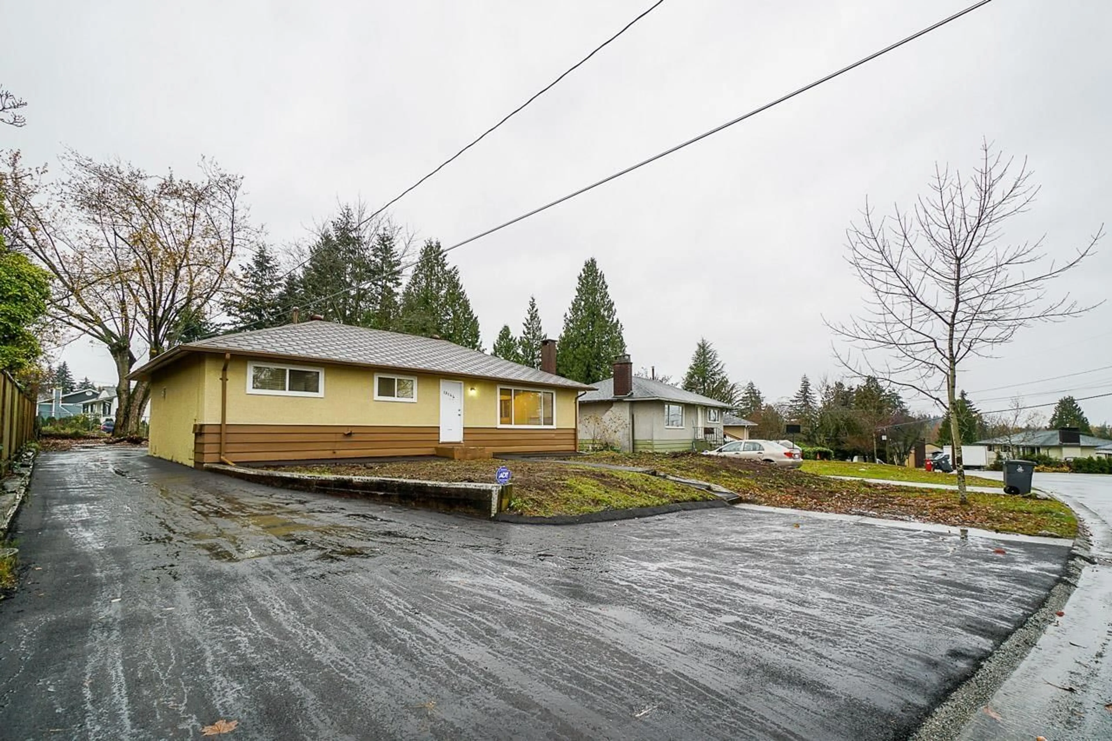 A pic from outside/outdoor area/front of a property/back of a property/a pic from drone, street for 15144 CANARY DRIVE, Surrey British Columbia V3R4V5