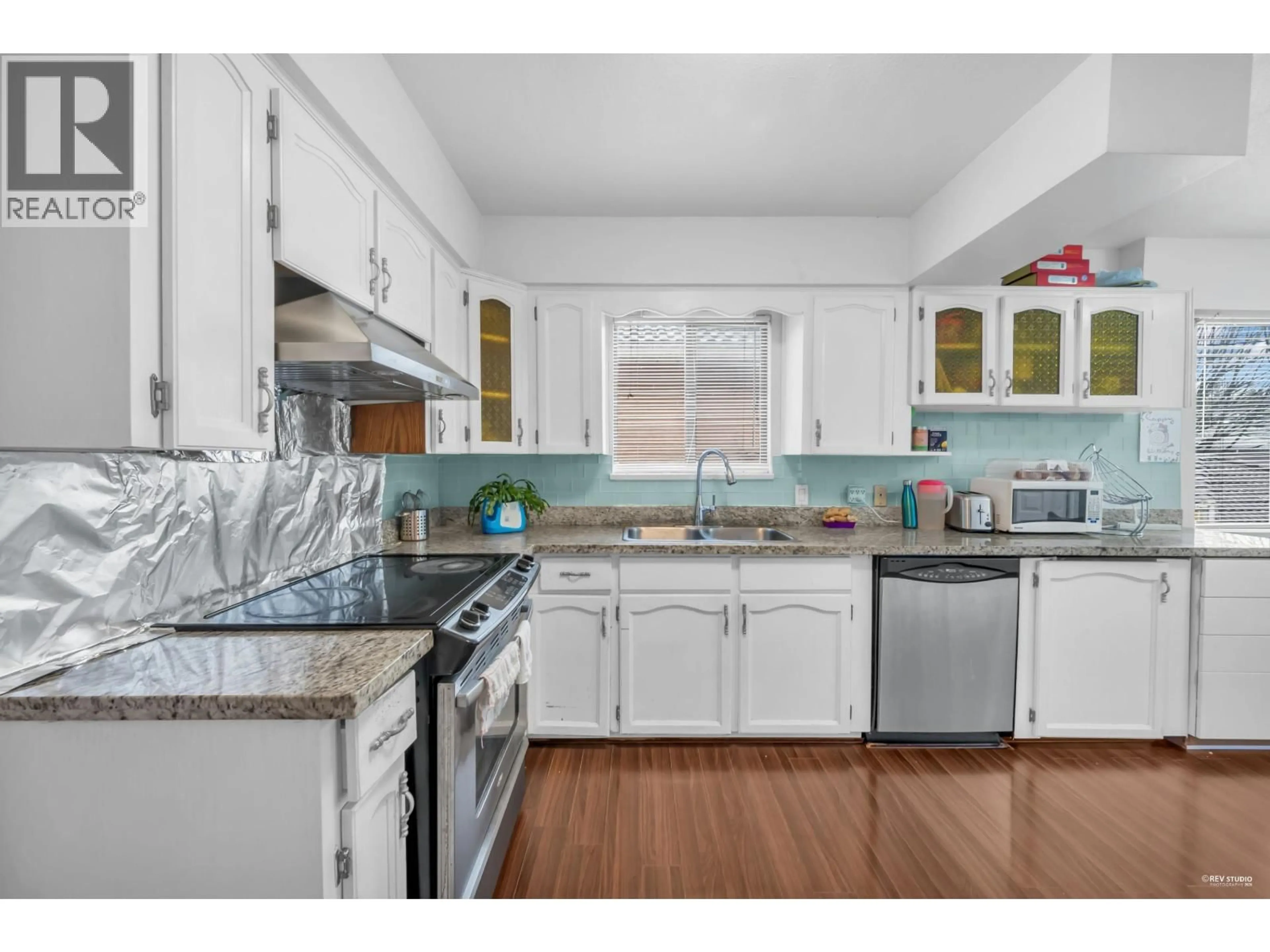Open concept kitchen, unknown for 3334 ARCHIMEDES STREET, Vancouver British Columbia V5R4W3