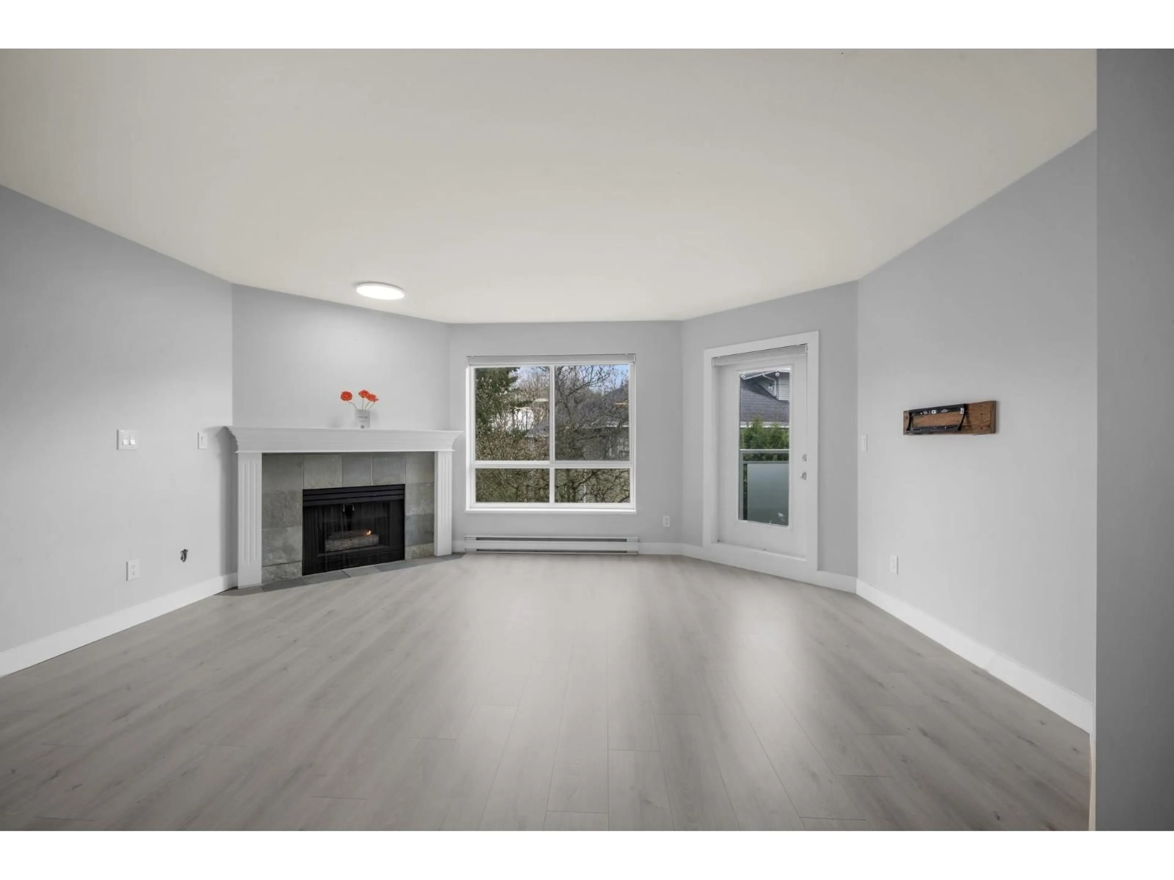 A pic of a room for 205 - 13680 84 AVENUE, Surrey British Columbia V3W0T6