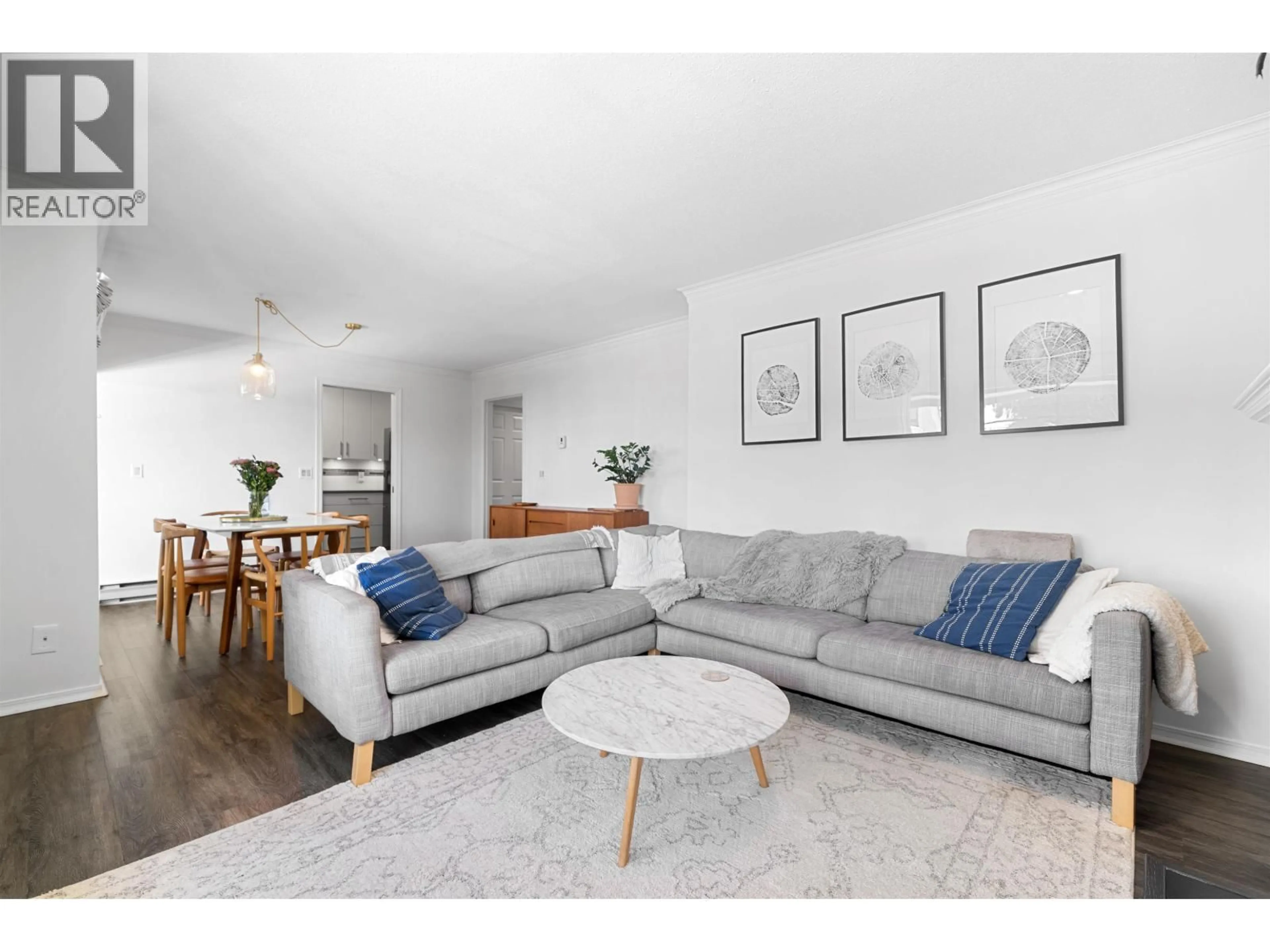 Living room with furniture, wood/laminate floor for 3 - 2118 EASTERN AVENUE, North Vancouver British Columbia V7L3G3