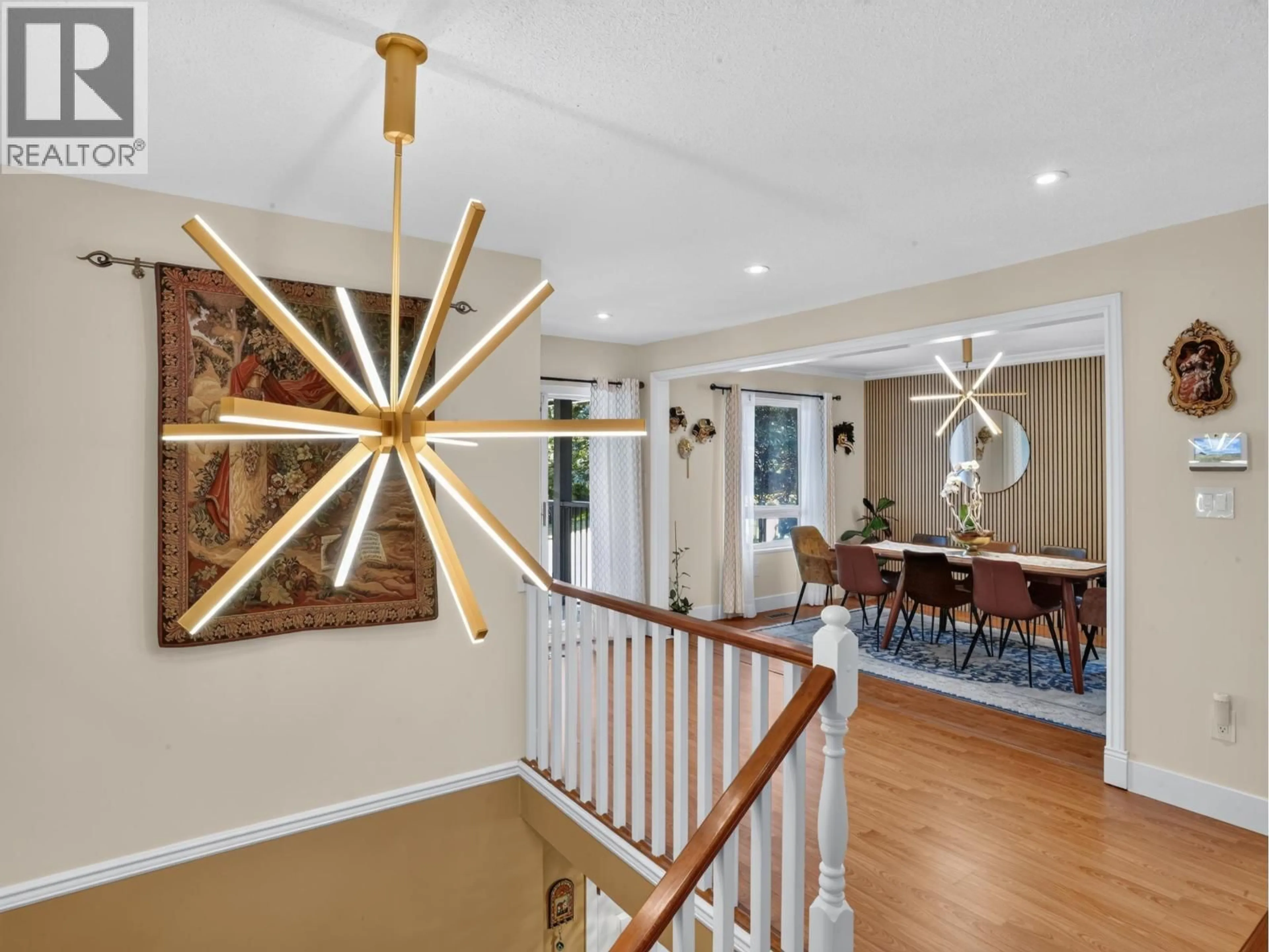 Indoor foyer for 2322 KIRKSTONE ROAD, North Vancouver British Columbia V7J3M3