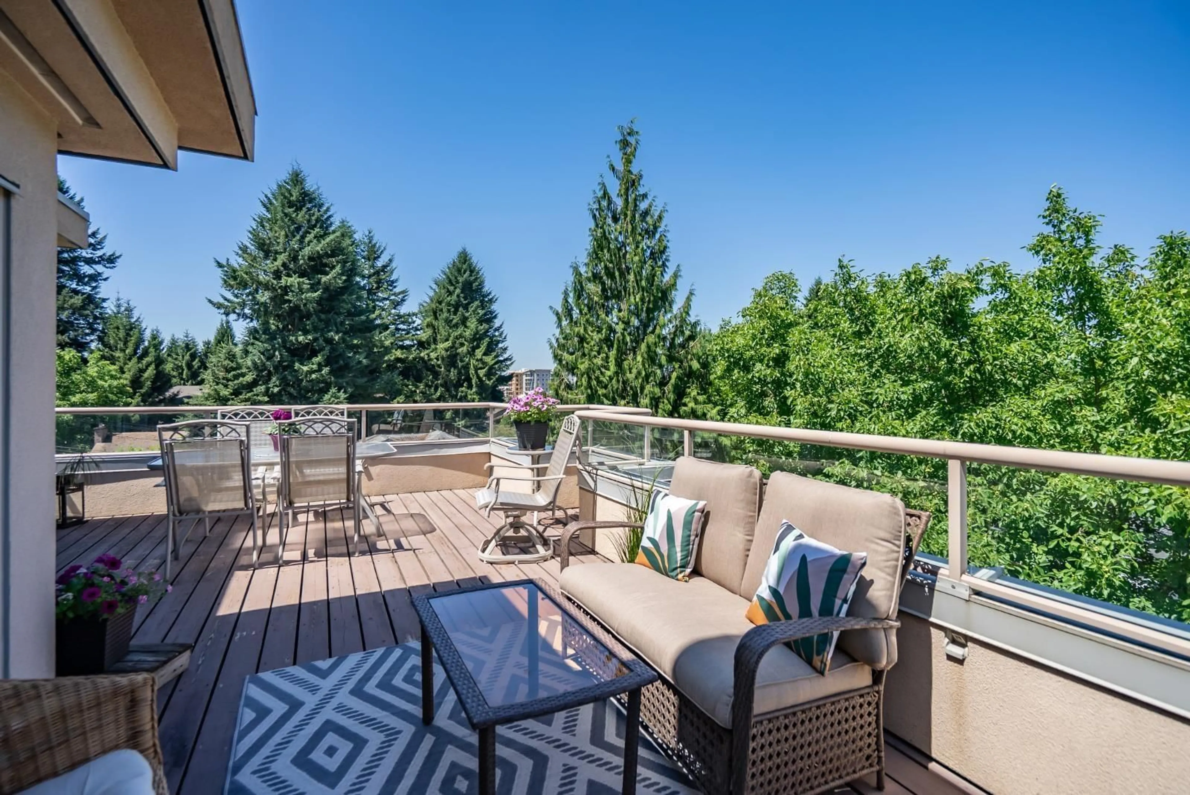 Patio, mountain view for 407 - 33731 MARSHALL ROAD, Abbotsford British Columbia V2S1L5