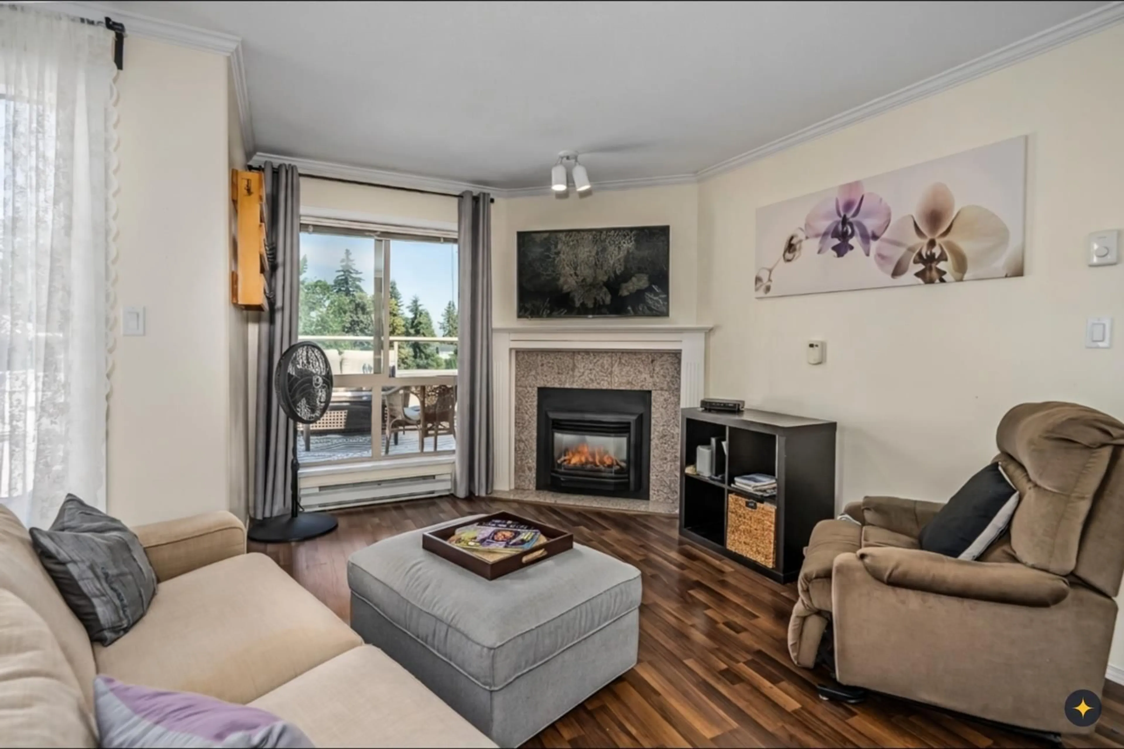 Living room with furniture, unknown for 407 - 33731 MARSHALL ROAD, Abbotsford British Columbia V2S1L5