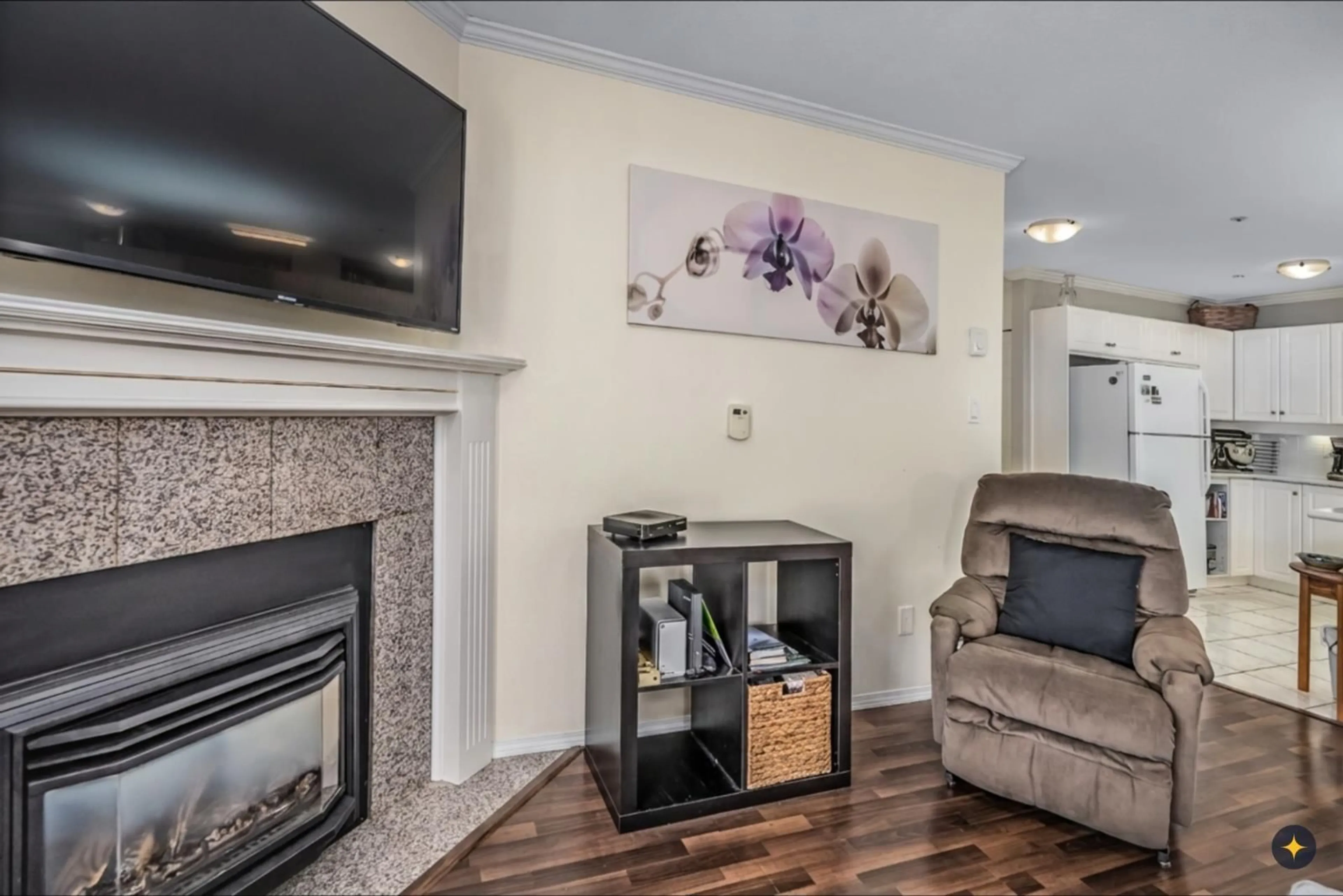 Living room with furniture, unknown for 407 - 33731 MARSHALL ROAD, Abbotsford British Columbia V2S1L5