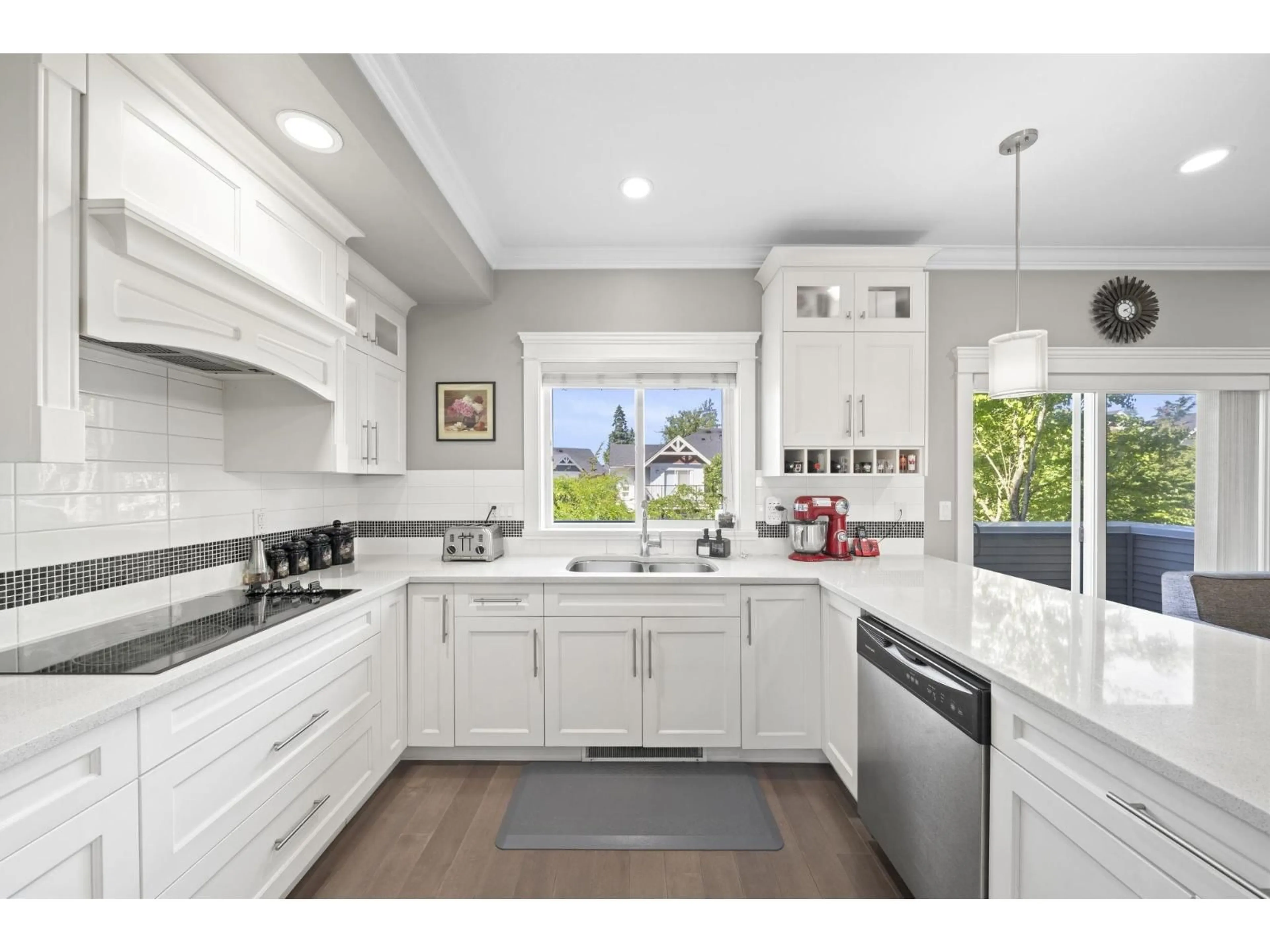 Open concept kitchen, ceramic/tile floor for 9 - 7177 179 STREET, Surrey British Columbia V3S8C5
