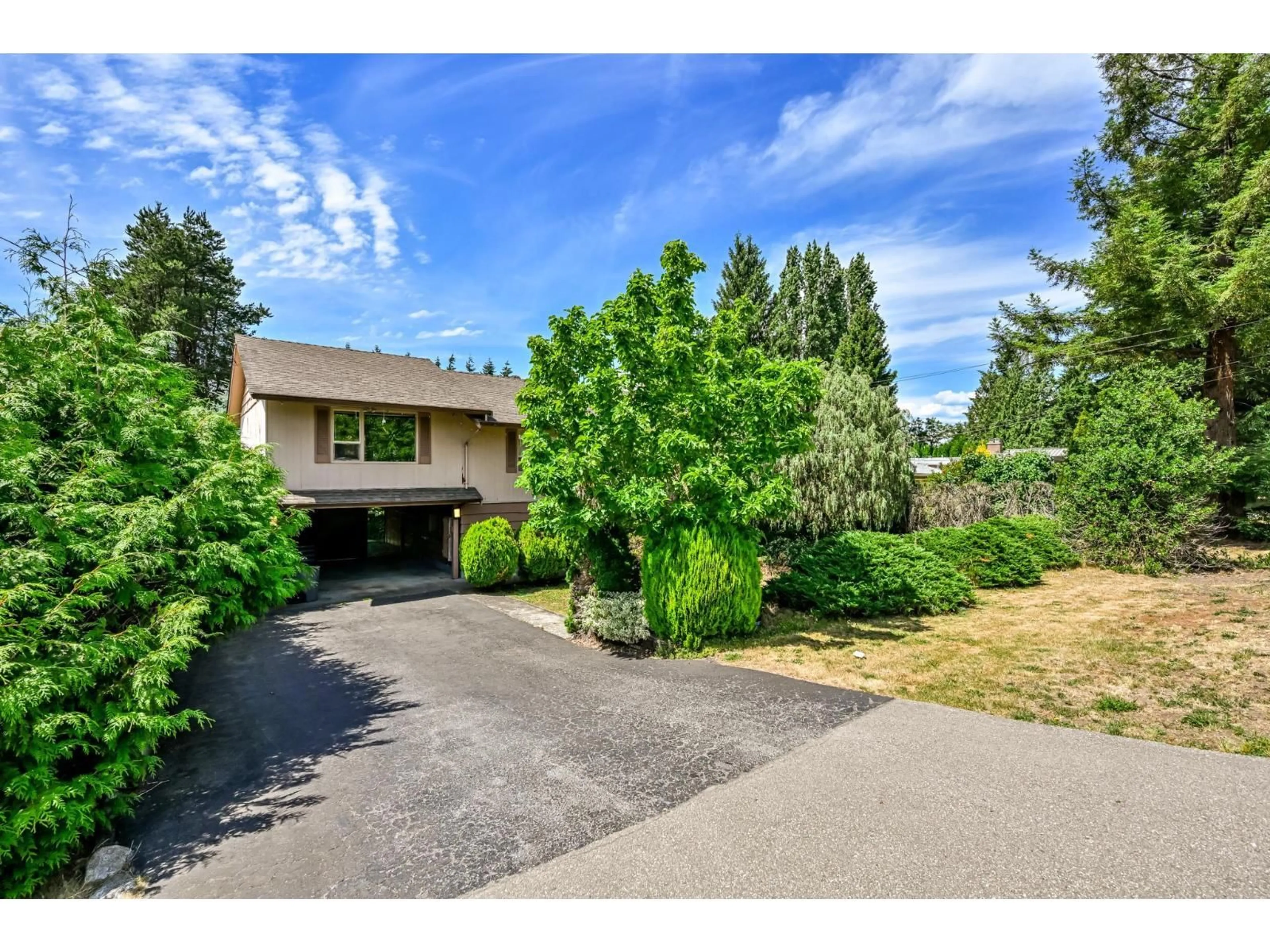 A pic from outside/outdoor area/front of a property/back of a property/a pic from drone, street for 10207 127 STREET, Surrey British Columbia V3V5J8