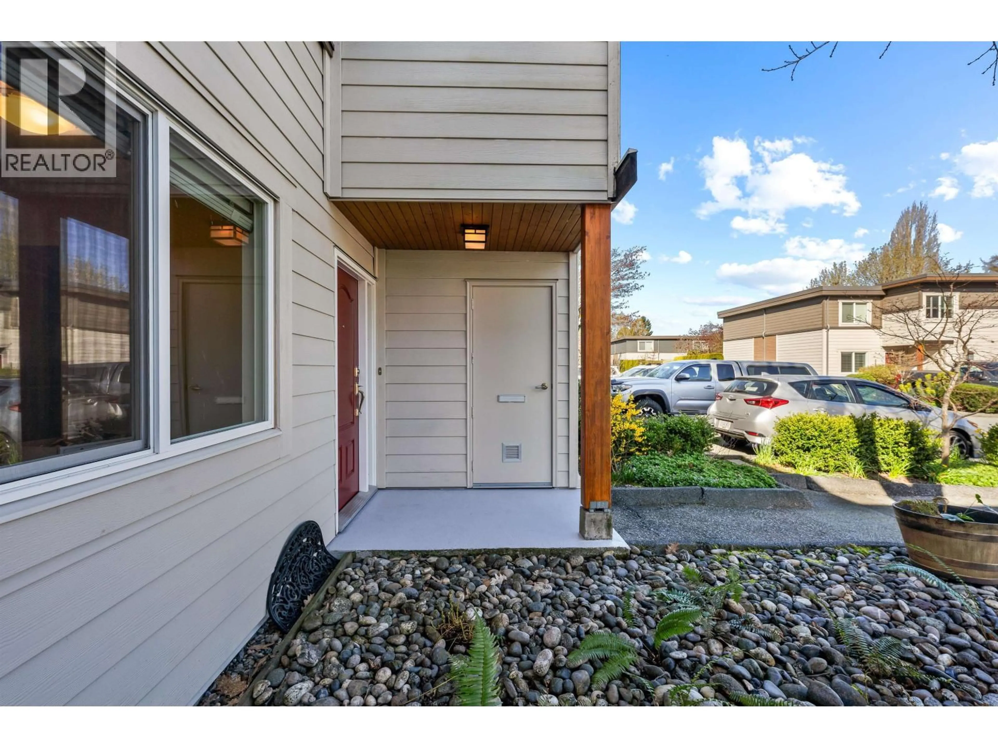 Indoor entryway for 42 - 3151 SPRINGFIELD DRIVE, Richmond British Columbia V7E1Y9
