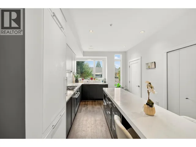 7601 YUKON STREET, Vancouver 4