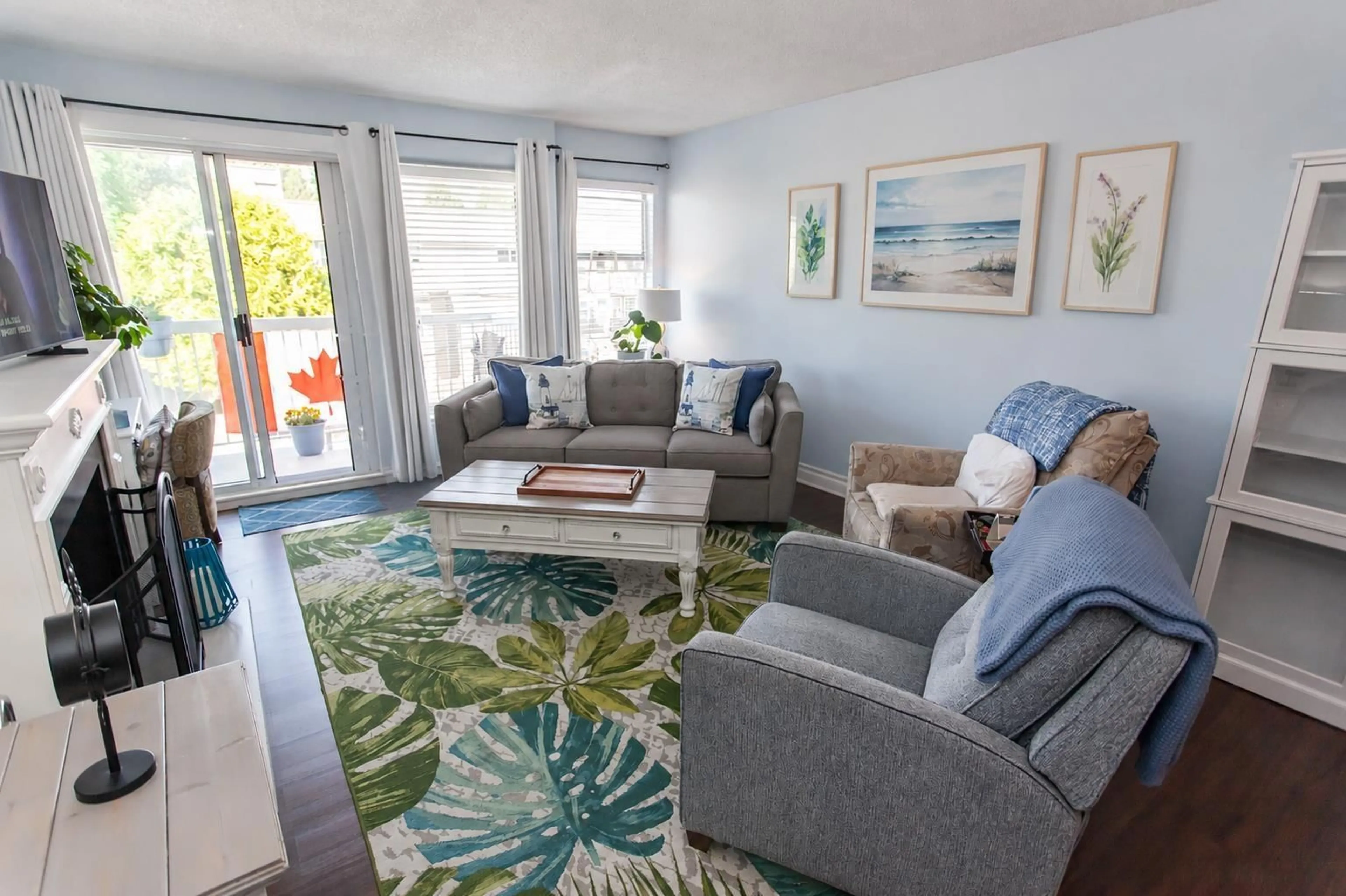 Living room with furniture, unknown for 304 - 1860 SOUTHMERE CRESCENT EAST, White Rock British Columbia V4A6Y7