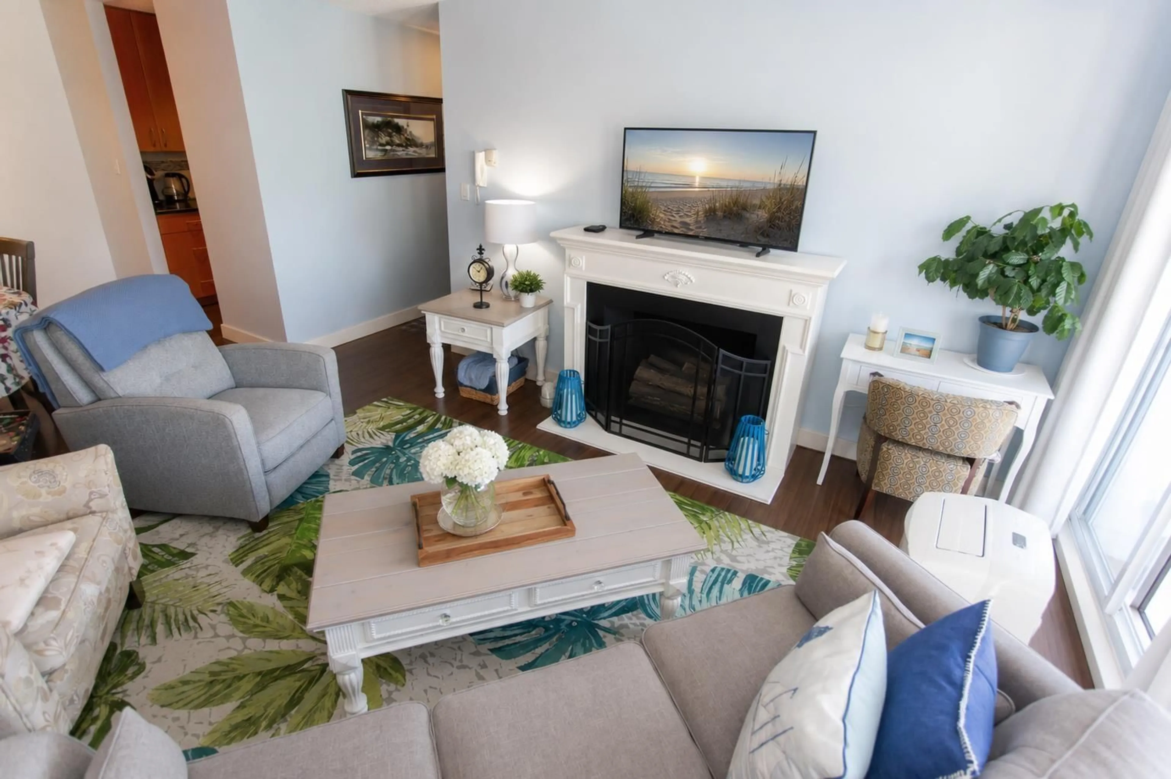 Living room with furniture, unknown for 304 - 1860 SOUTHMERE CRESCENT EAST, White Rock British Columbia V4A6Y7