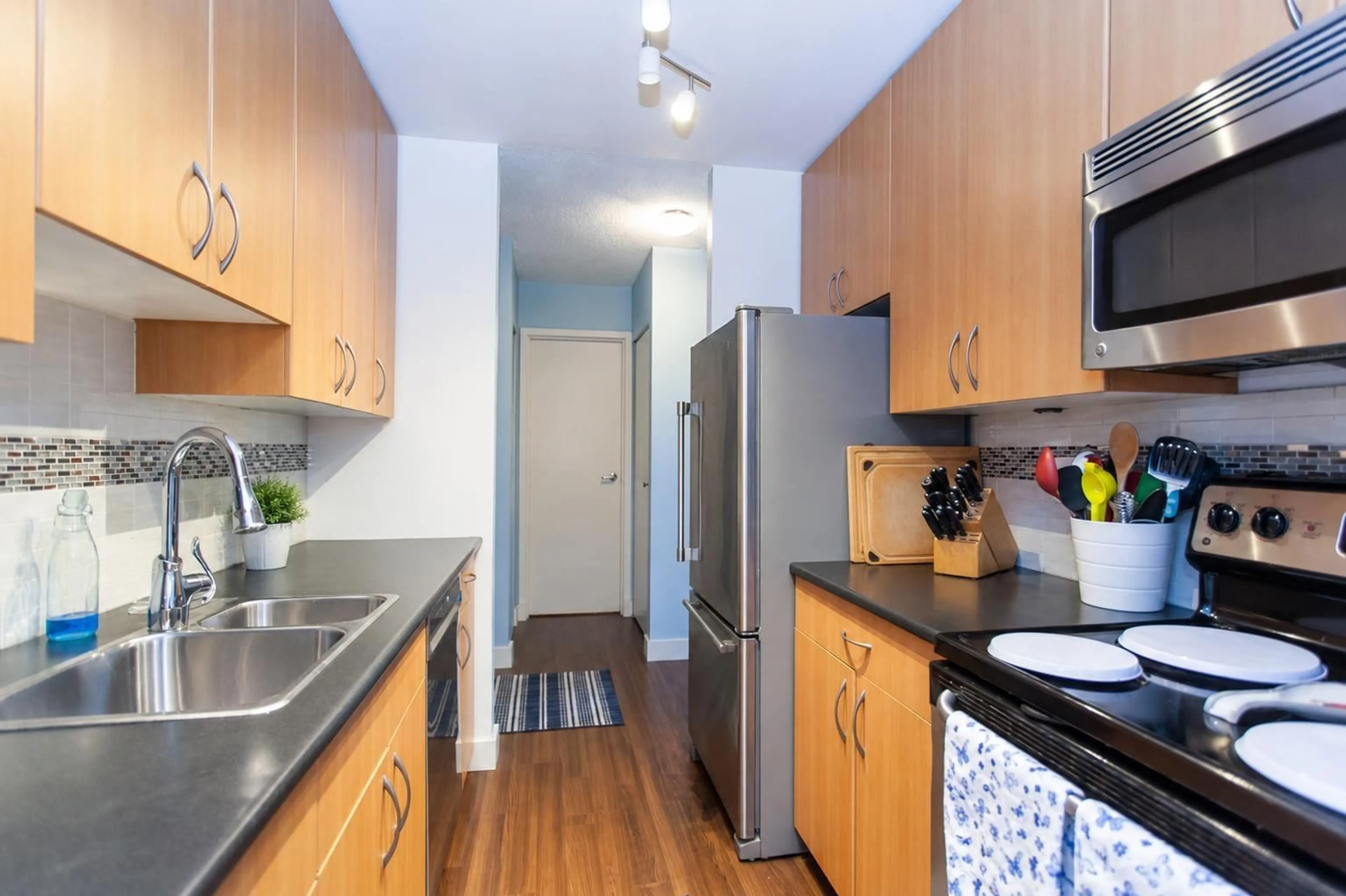 Standard kitchen, unknown for 304 - 1860 SOUTHMERE CRESCENT EAST, White Rock British Columbia V4A6Y7
