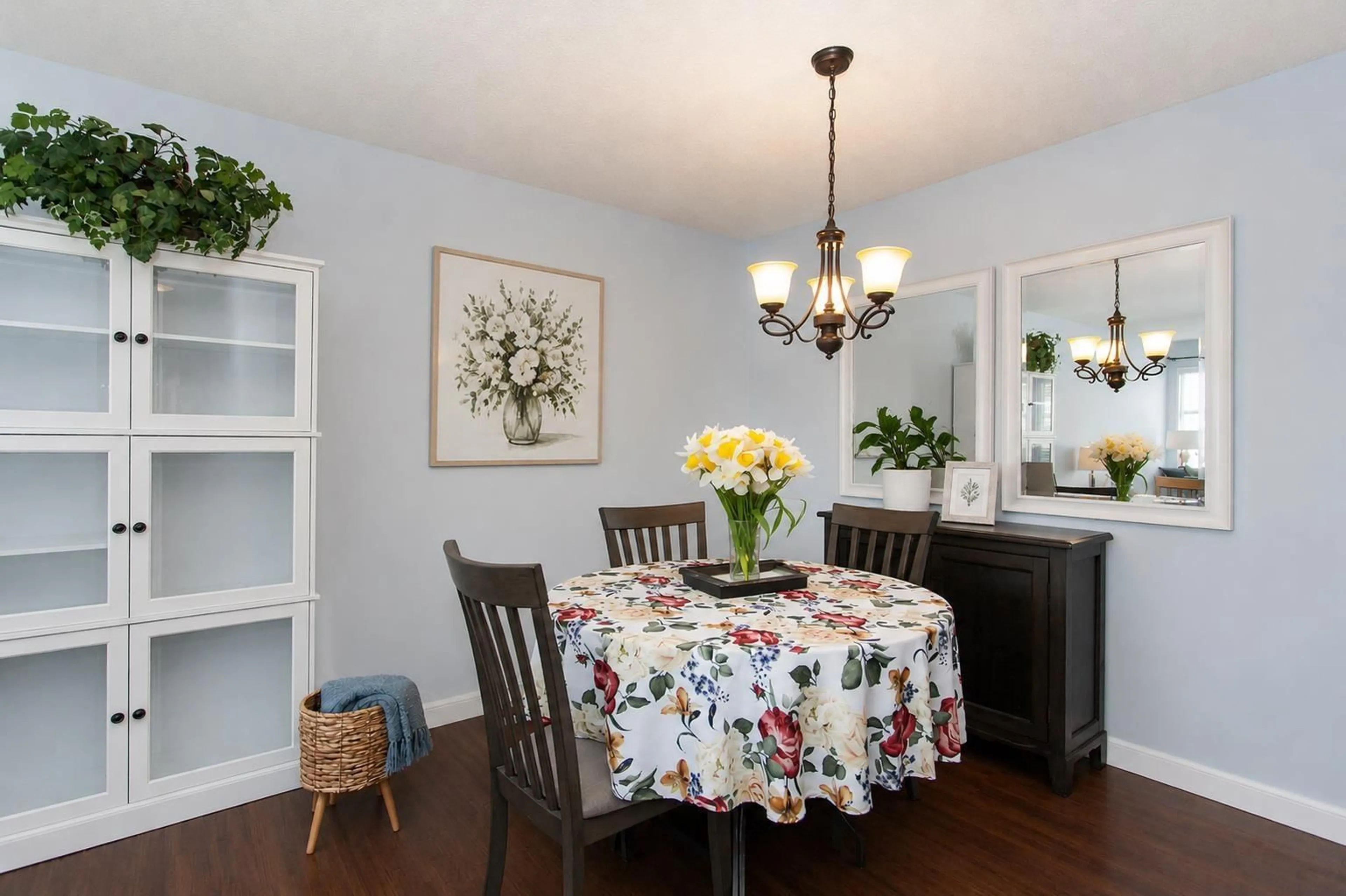 Dining room, wood/laminate floor for 304 - 1860 SOUTHMERE CRESCENT EAST, White Rock British Columbia V4A6Y7