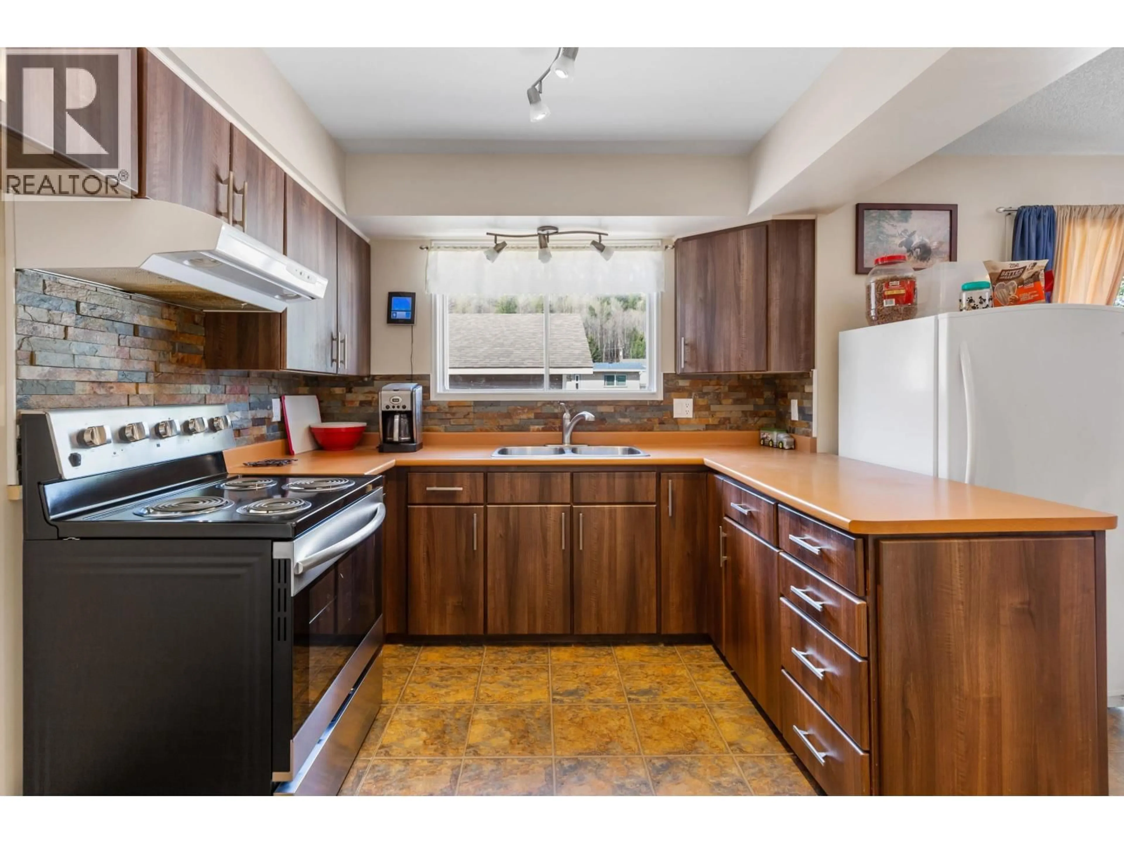 Standard kitchen, unknown for 2327 OLDS STREET, Prince George British Columbia V2N3B8
