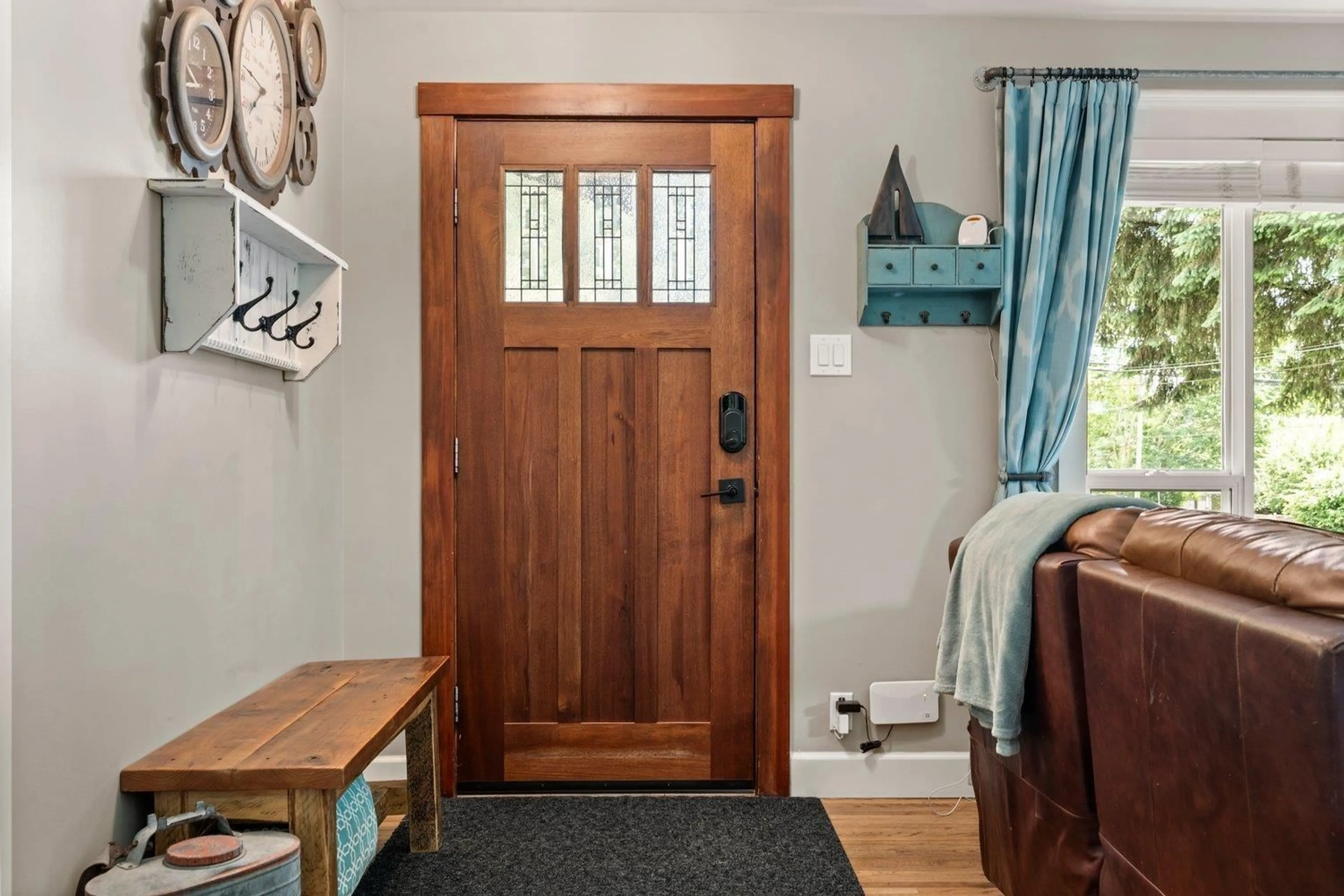 Indoor entryway for 7807 GRAND STREET, Mission British Columbia V2V3T7