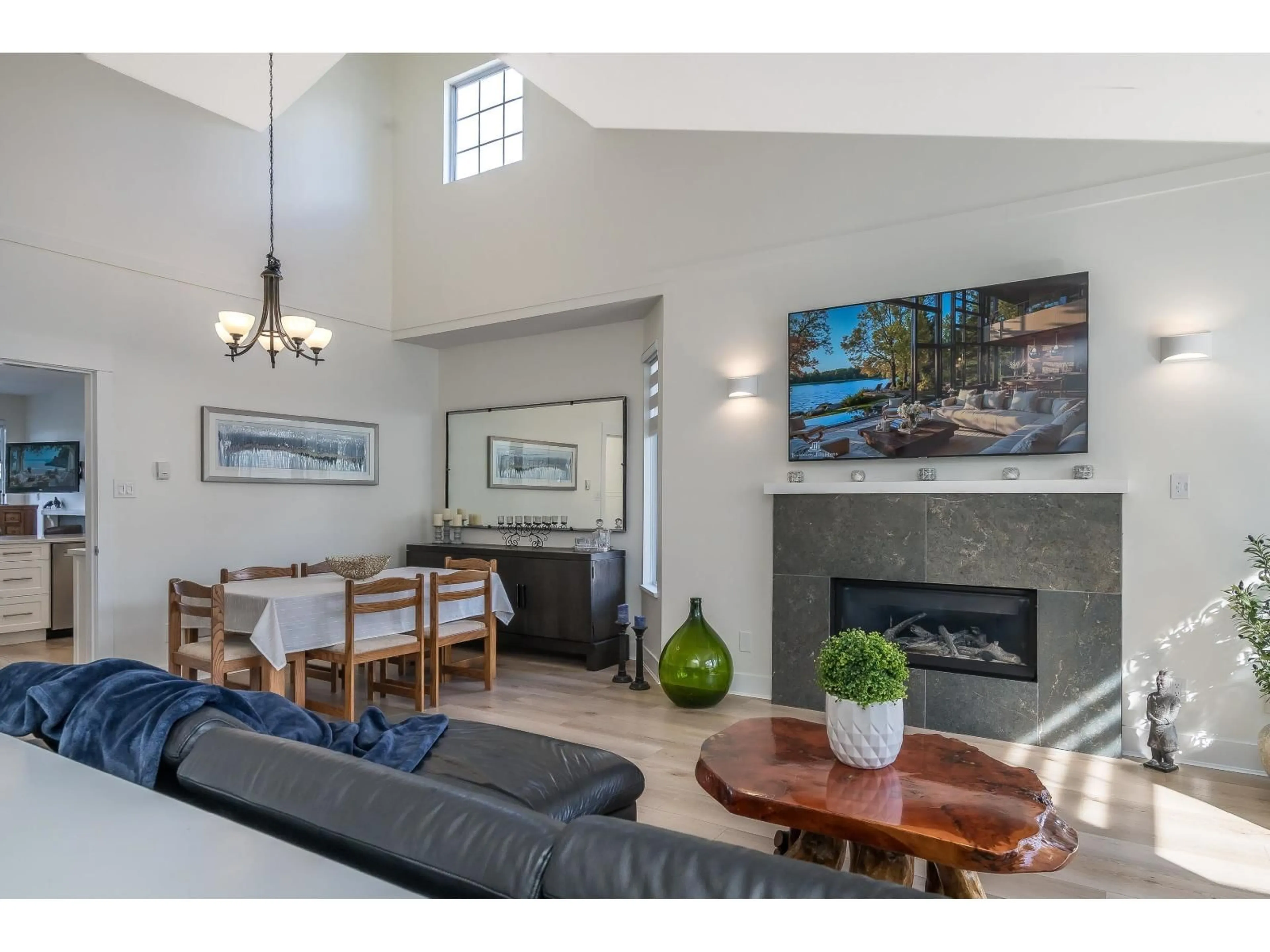 Living room with furniture, unknown for 98 - 2533 152 STREET, Surrey British Columbia V4P1N4