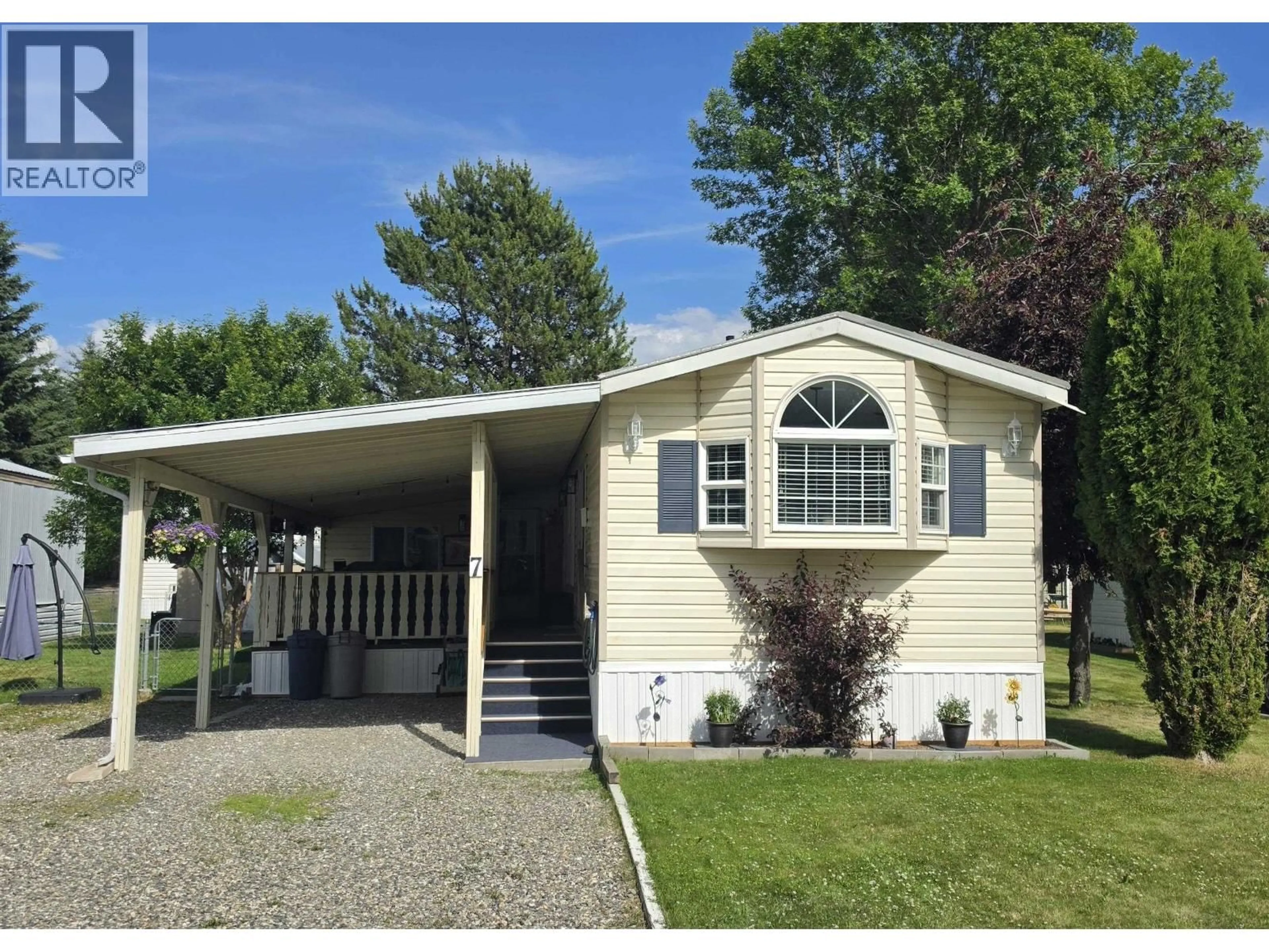 Home with vinyl exterior material, street for 7 - 2610 RICHARDSON ROAD, Quesnel British Columbia V2J4R7