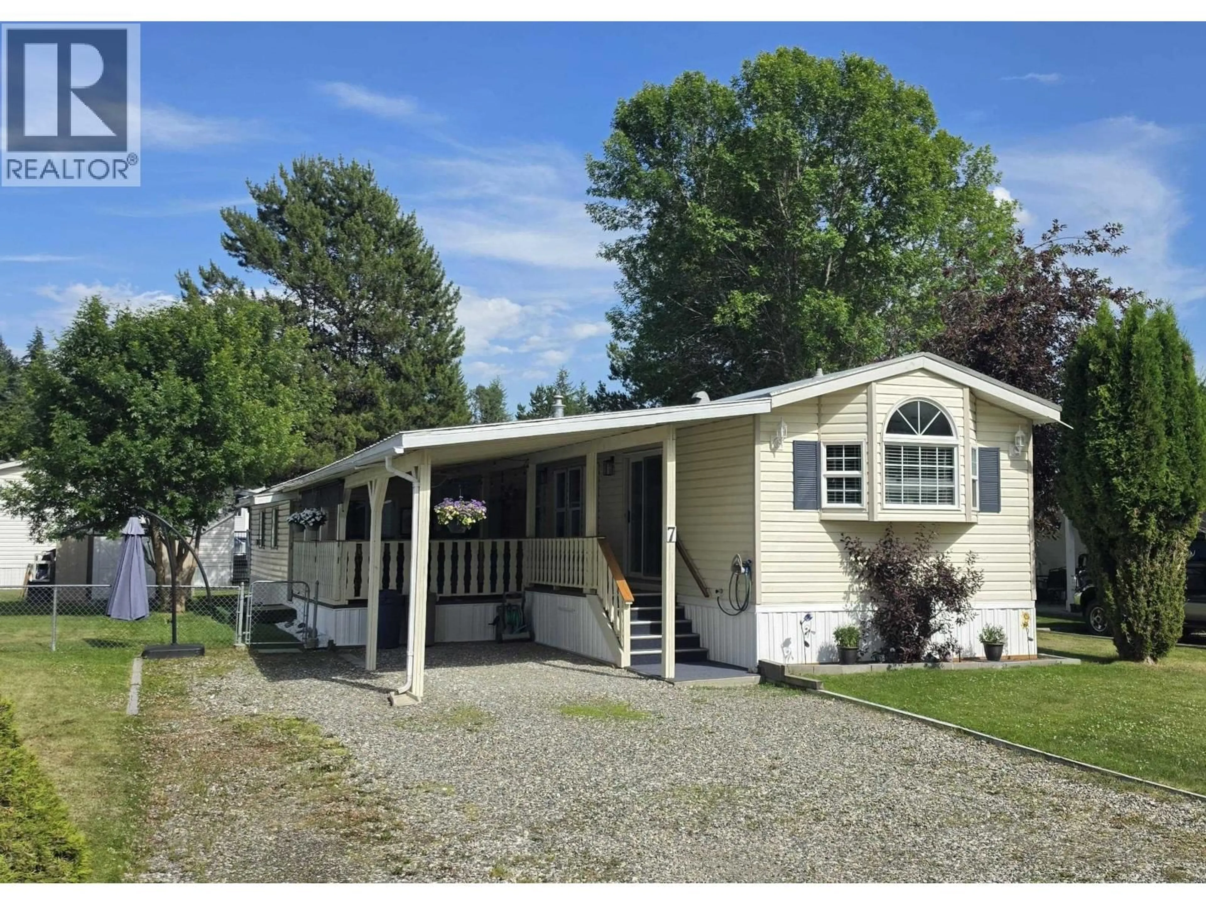 Home with vinyl exterior material, street for 7 - 2610 RICHARDSON ROAD, Quesnel British Columbia V2J4R7