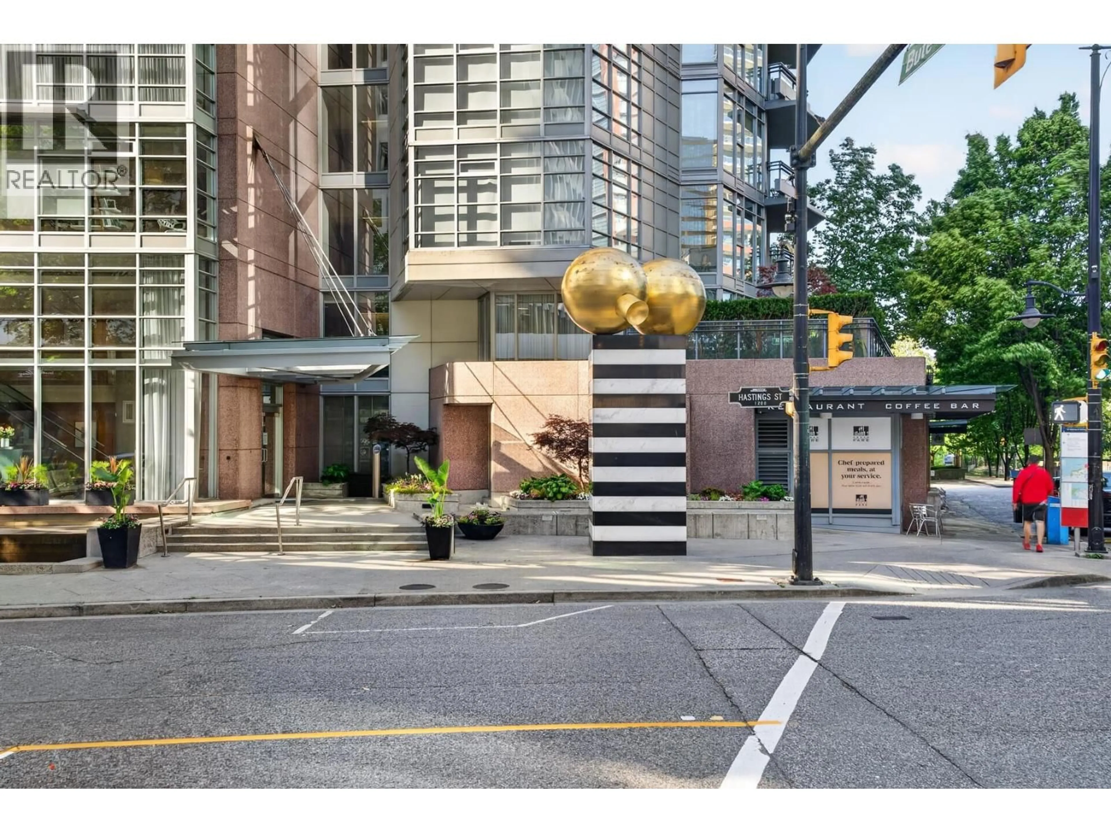 Indoor foyer for 702 - 1205 HASTINGS STREET, Vancouver British Columbia V6E4T7