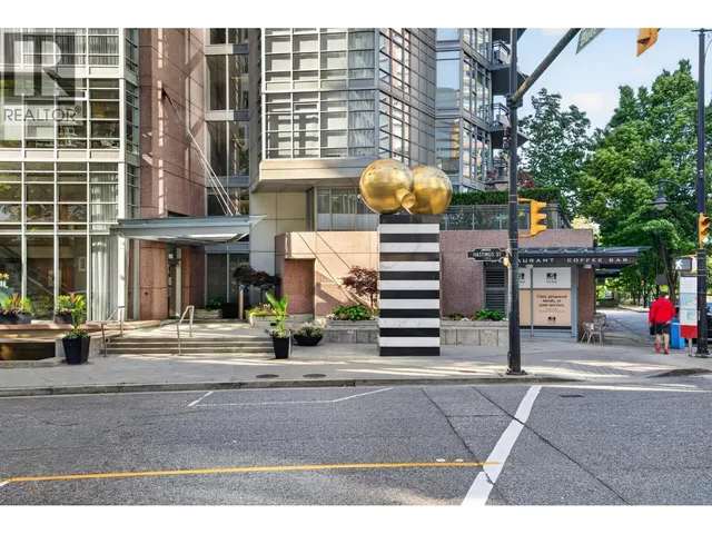 702 - 1205 HASTINGS STREET, Vancouver 4